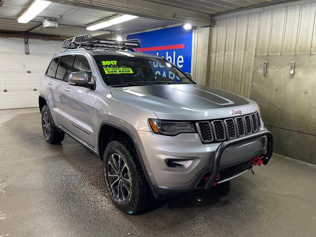 photo of 2017 JEEP GRAND CHEROKEE 4DR