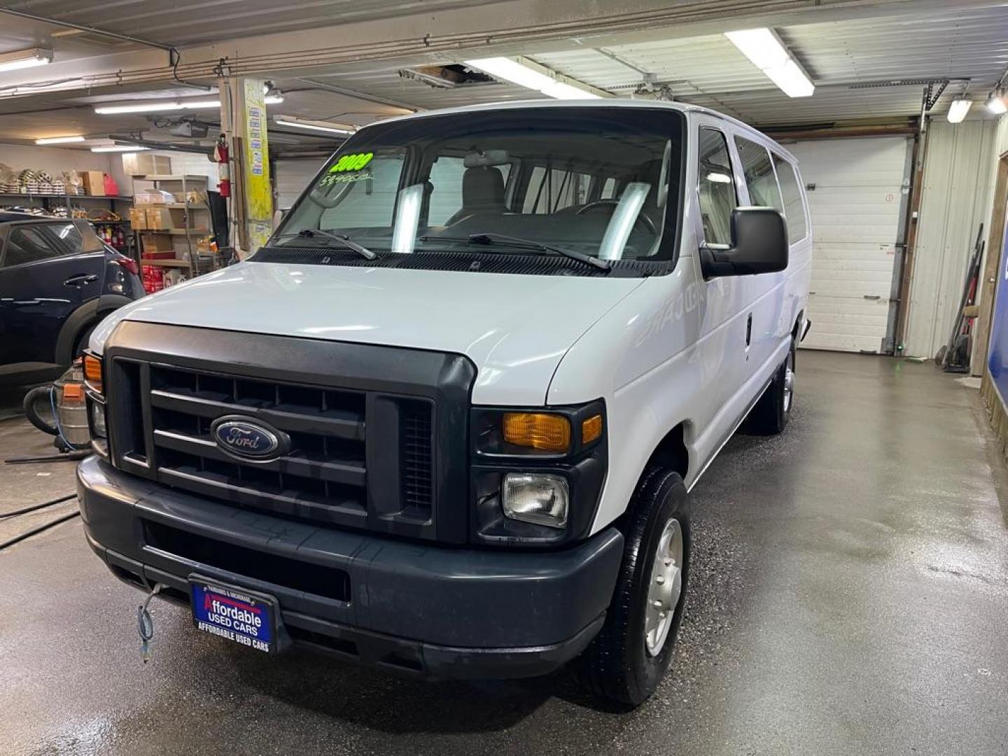 2009 WHITE /WHITE FORD ECONOLINE E350 SUPER DUTY (1FBSS31LX9D) with an 5.4L engine, Automatic transmission, located at 2525 S. Cushman, Fairbanks, AK, 99701, (907) 452-5707, 64.824036, -147.712311 - Photo#1