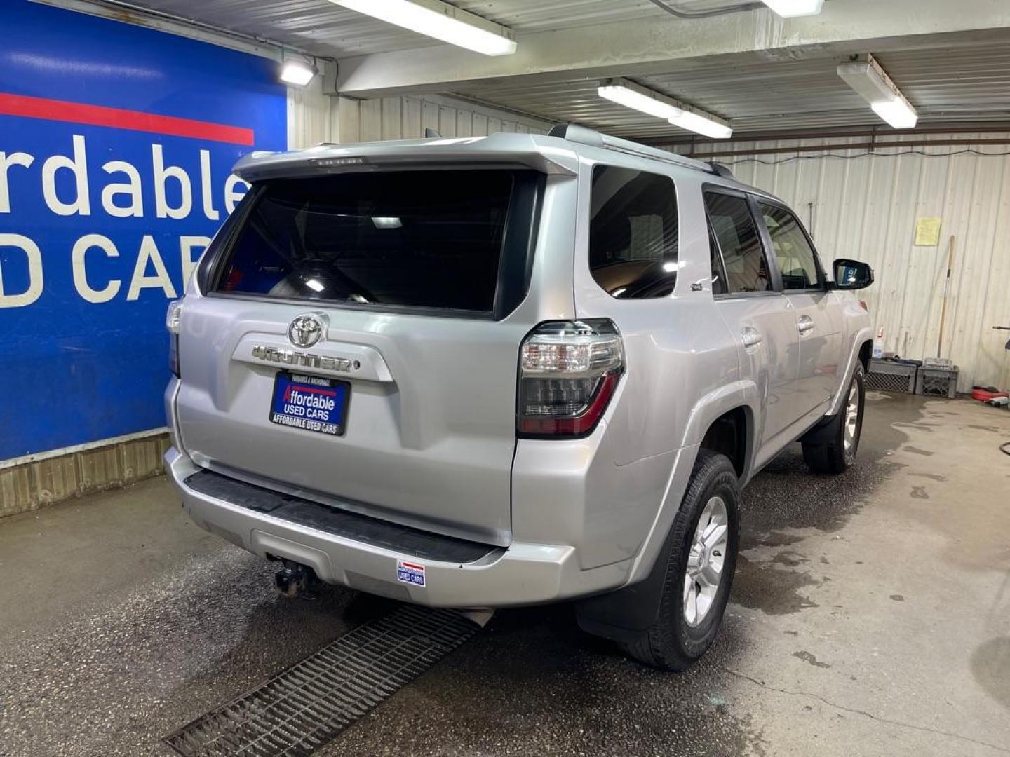 2019 SILVER TOYOTA 4RUNNER SR5 SR5 (JTEBU5JR6K5) with an 4.0L engine, Automatic transmission, located at 2525 S. Cushman, Fairbanks, AK, 99701, (907) 452-5707, 64.824036, -147.712311 - Photo#1