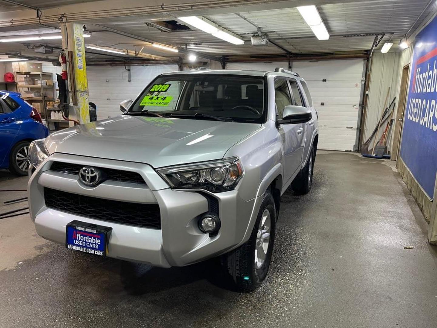 2019 SILVER TOYOTA 4RUNNER SR5 SR5 (JTEBU5JR6K5) with an 4.0L engine, Automatic transmission, located at 2525 S. Cushman, Fairbanks, AK, 99701, (907) 452-5707, 64.824036, -147.712311 - Photo#2