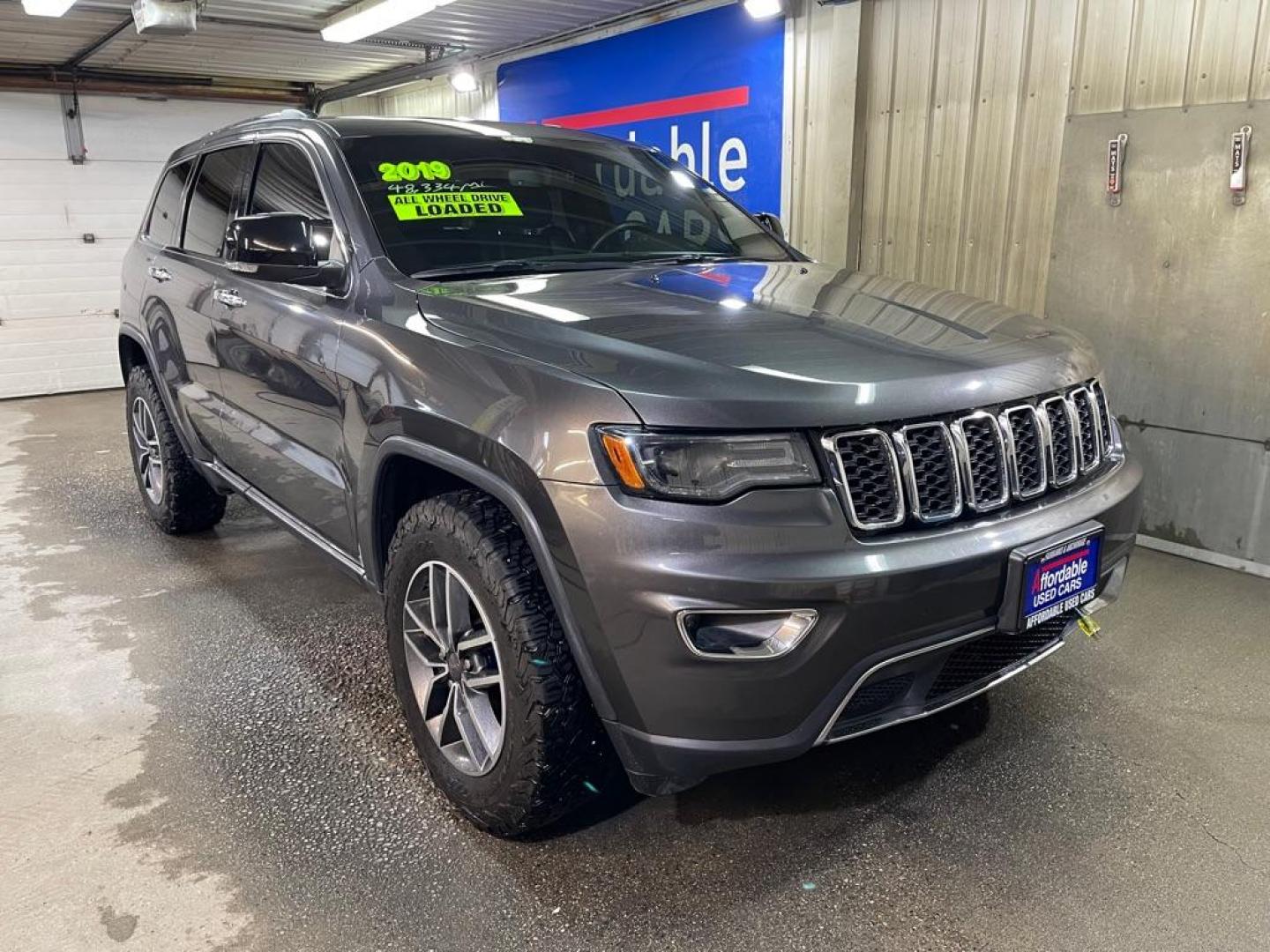 2019 GRAY JEEP GRAND CHEROKEE LIMITED (1C4RJFBG0KC) with an 3.6L engine, Automatic transmission, located at 2525 S. Cushman, Fairbanks, AK, 99701, (907) 452-5707, 64.824036, -147.712311 - Photo#0