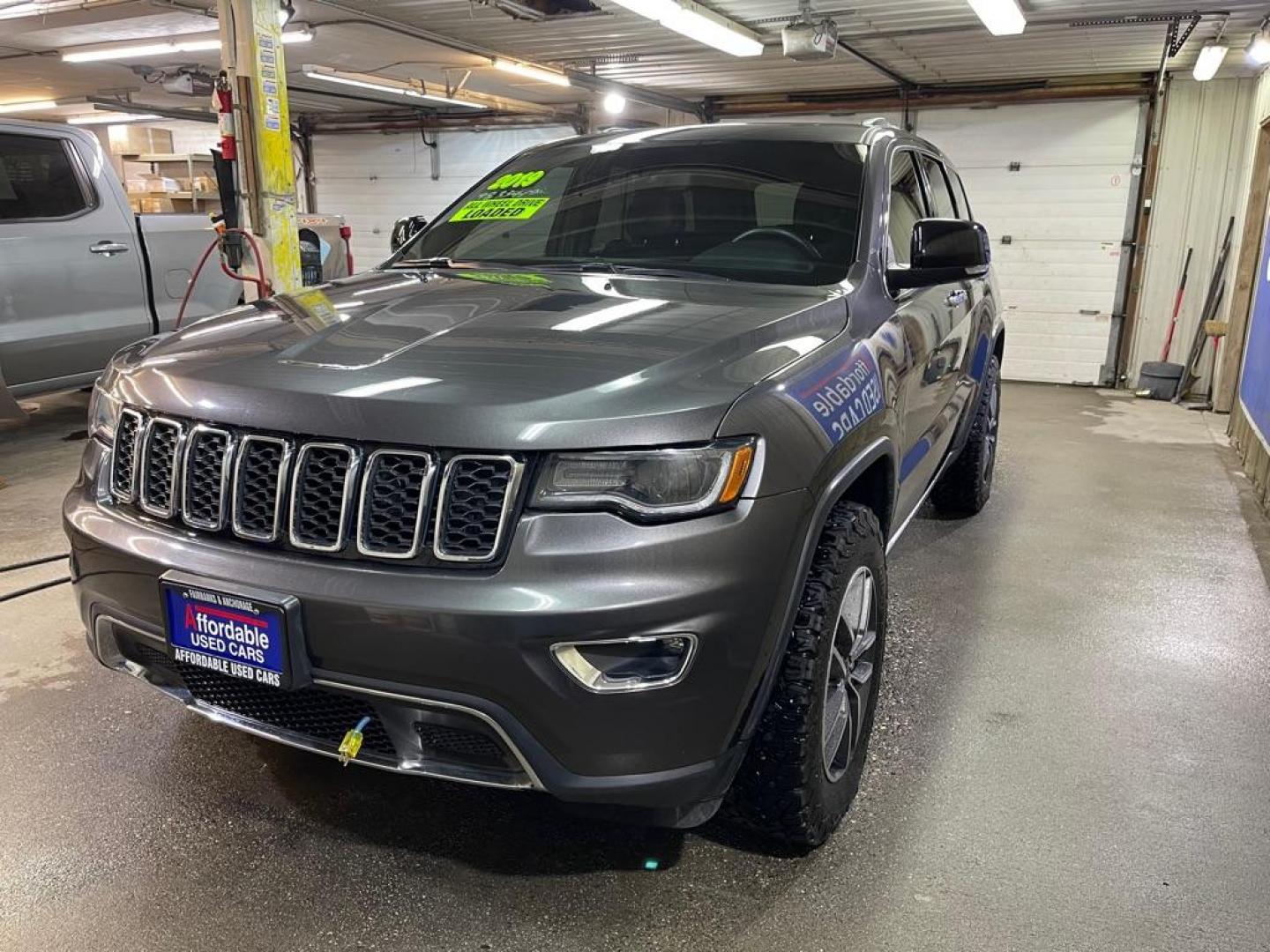 2019 GRAY JEEP GRAND CHEROKEE LIMITED (1C4RJFBG0KC) with an 3.6L engine, Automatic transmission, located at 2525 S. Cushman, Fairbanks, AK, 99701, (907) 452-5707, 64.824036, -147.712311 - Photo#1