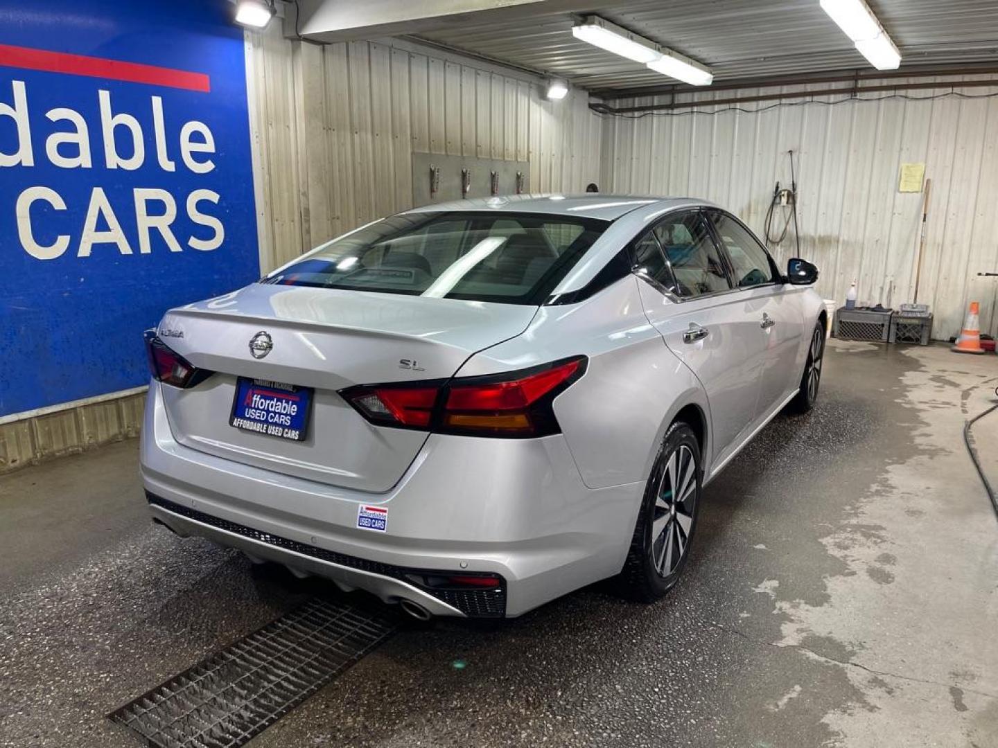 2019 SILVER NISSAN ALTIMA SL (1N4BL4EV9KC) with an 2.5L engine, Continuously Variable transmission, located at 2525 S. Cushman, Fairbanks, AK, 99701, (907) 452-5707, 64.824036, -147.712311 - Photo#2