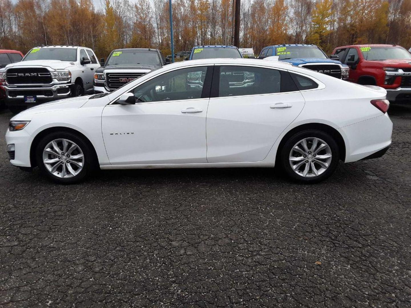 2020 WHITE CHEVROLET MALIBU LT (1G1ZD5ST8LF) with an 1.5L engine, Continuously Variable transmission, located at 2525 S. Cushman, Fairbanks, AK, 99701, (907) 452-5707, 64.824036, -147.712311 - Photo#3