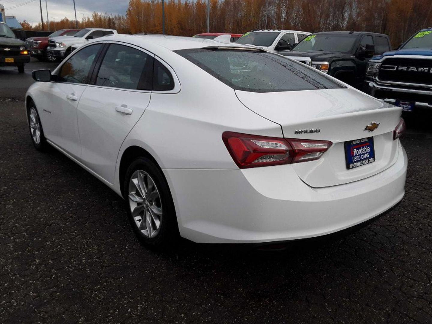 2020 WHITE CHEVROLET MALIBU LT (1G1ZD5ST8LF) with an 1.5L engine, Continuously Variable transmission, located at 2525 S. Cushman, Fairbanks, AK, 99701, (907) 452-5707, 64.824036, -147.712311 - Photo#4