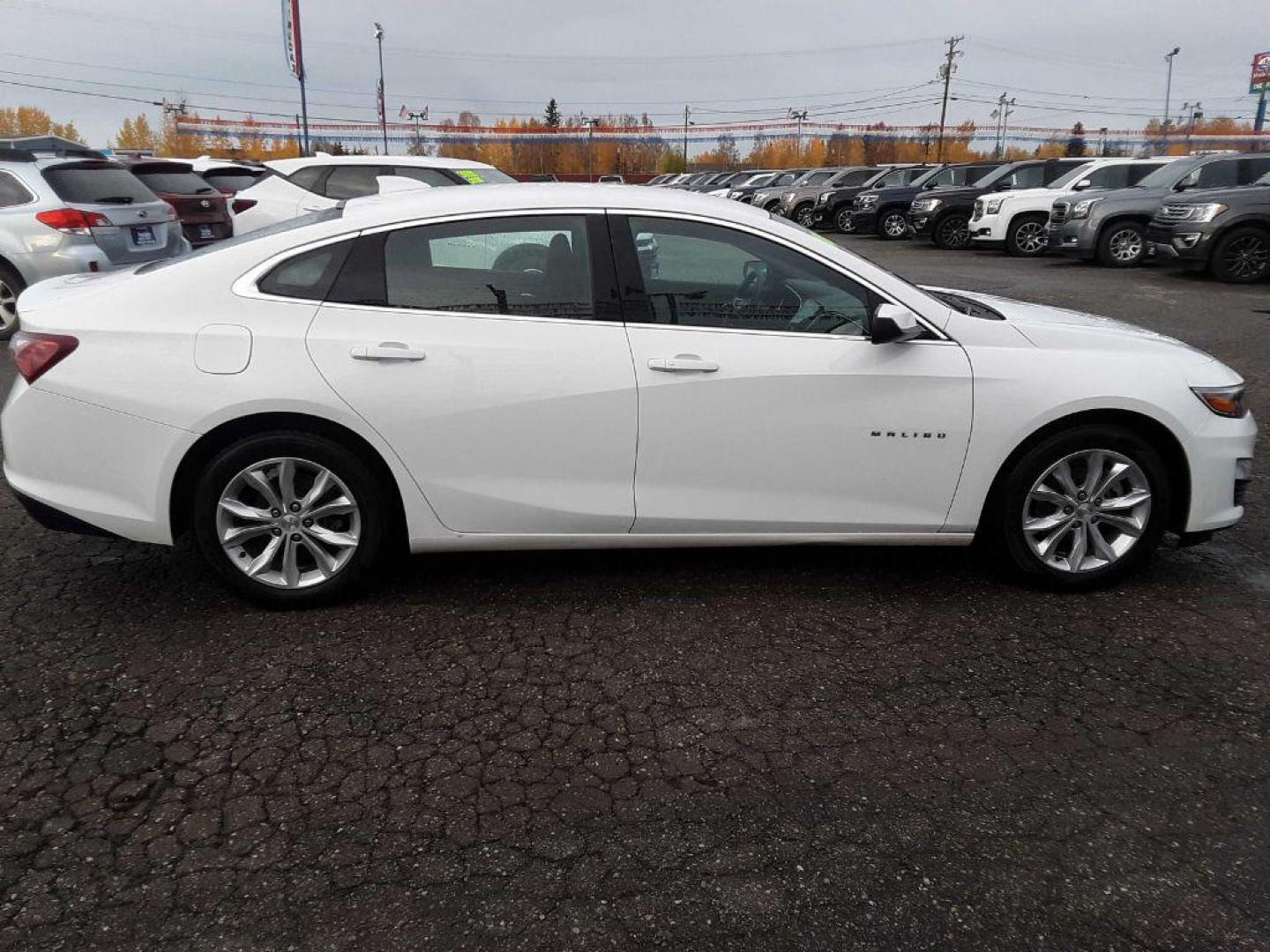 2020 WHITE CHEVROLET MALIBU LT (1G1ZD5ST8LF) with an 1.5L engine, Continuously Variable transmission, located at 2525 S. Cushman, Fairbanks, AK, 99701, (907) 452-5707, 64.824036, -147.712311 - Photo#7