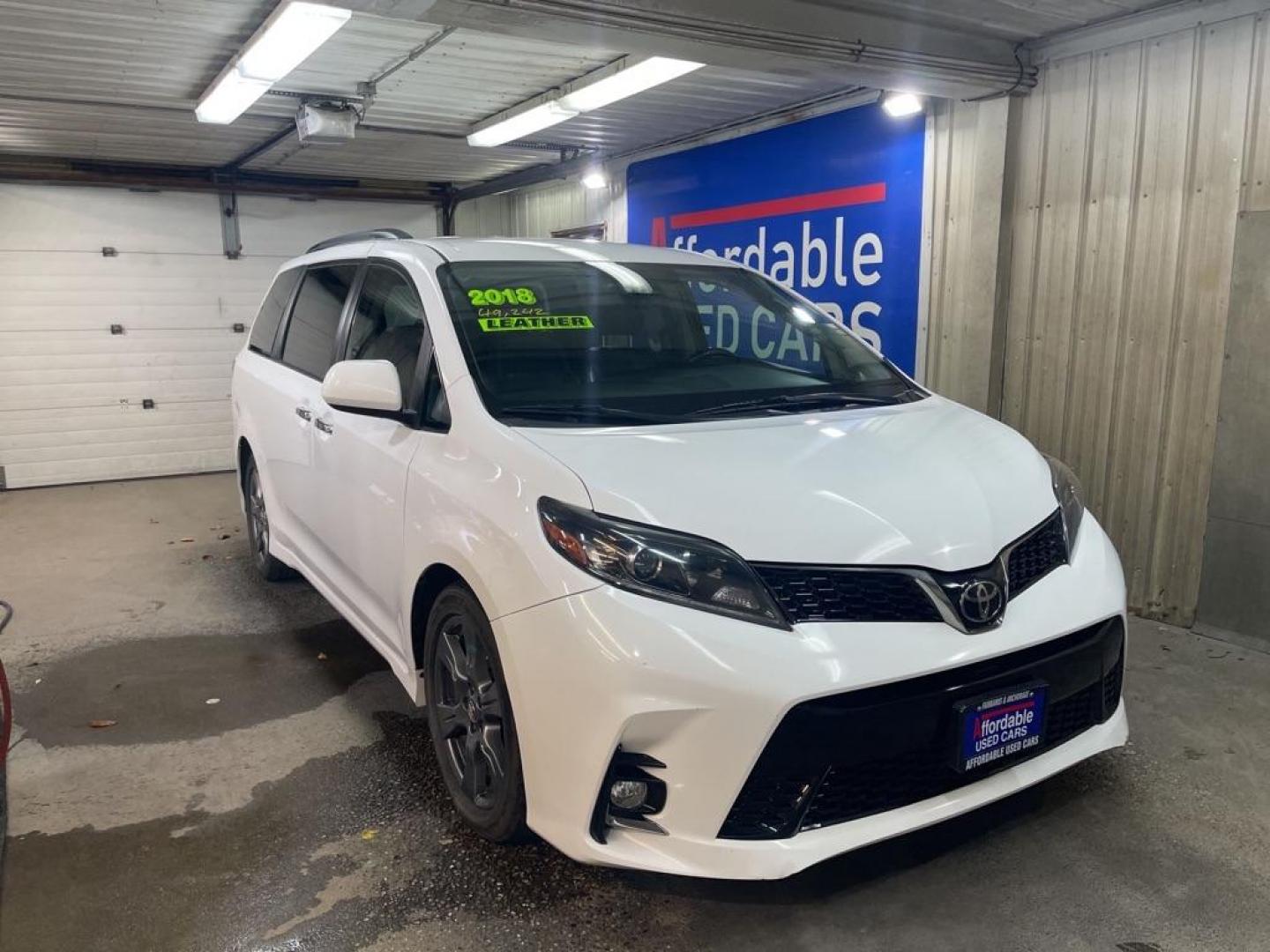 2018 WHITE TOYOTA SIENNA SE (5TDXZ3DC5JS) with an 3.5L engine, Automatic transmission, located at 2525 S. Cushman, Fairbanks, AK, 99701, (907) 452-5707, 64.824036, -147.712311 - Photo#0