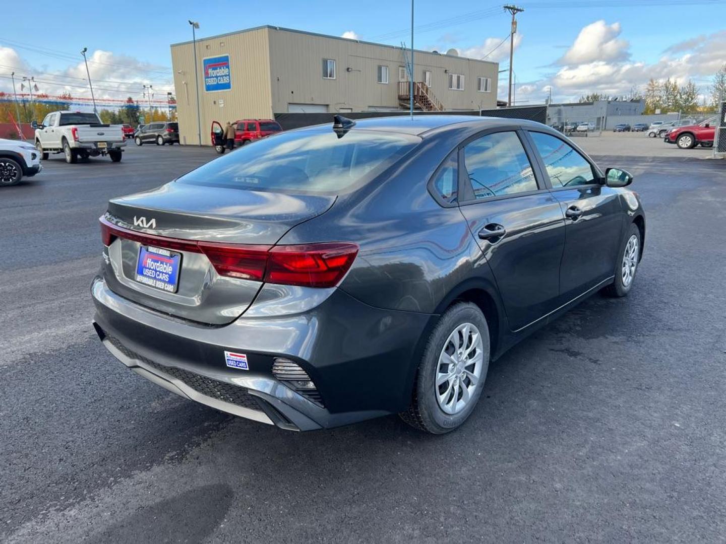 2022 BLUE KIA FORTE FE (3KPF24AD4NE) with an 2.0L engine, Automatic transmission, located at 2525 S. Cushman, Fairbanks, AK, 99701, (907) 452-5707, 64.824036, -147.712311 - Photo#4