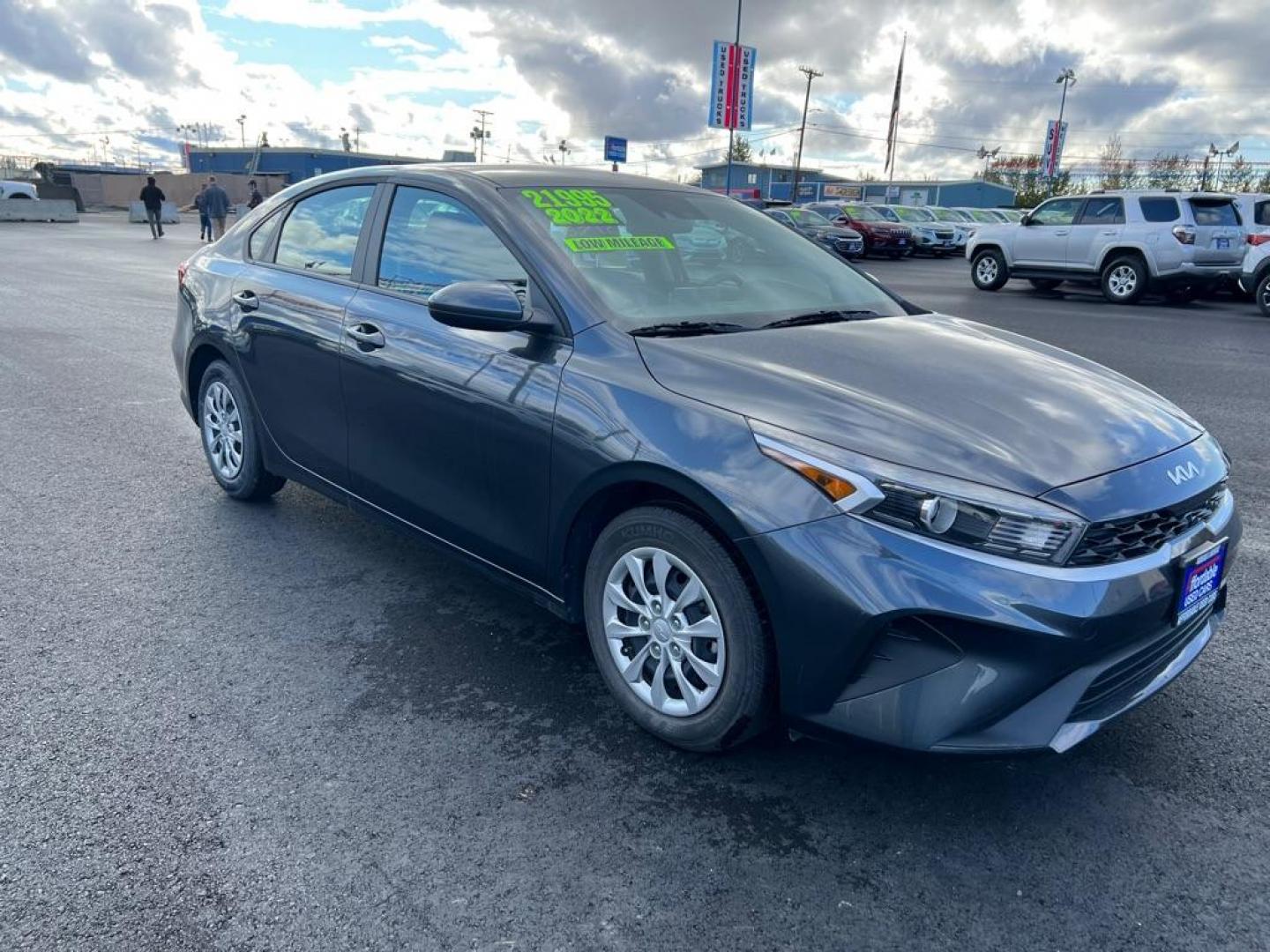 2022 BLUE KIA FORTE FE (3KPF24AD4NE) with an 2.0L engine, Automatic transmission, located at 2525 S. Cushman, Fairbanks, AK, 99701, (907) 452-5707, 64.824036, -147.712311 - Photo#5