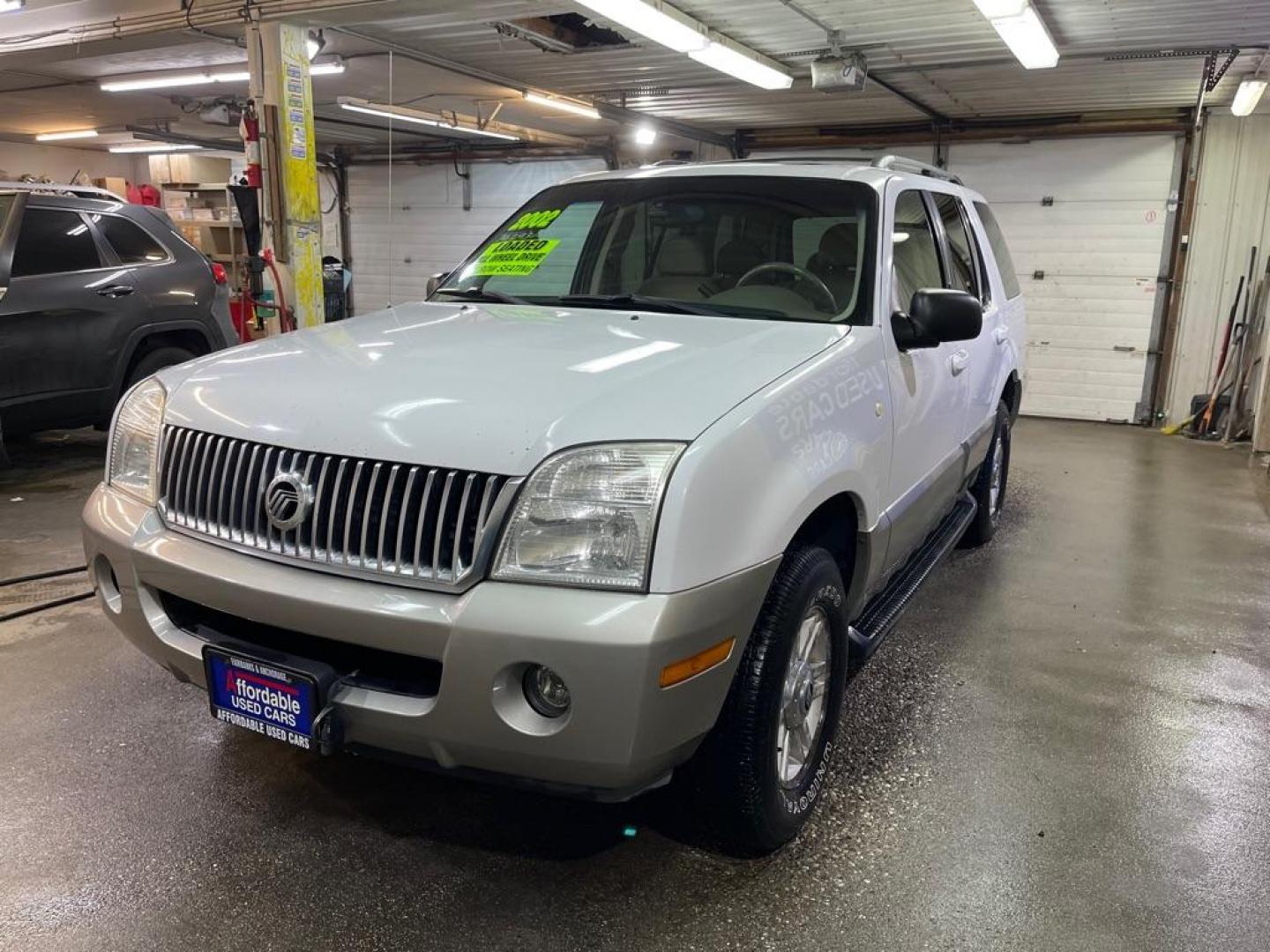 2002 WHITE MERCURY MOUNTAINEER (4M2DU86W62Z) with an 4.6L engine, Automatic transmission, located at 2525 S. Cushman, Fairbanks, AK, 99701, (907) 452-5707, 64.824036, -147.712311 - Photo#1