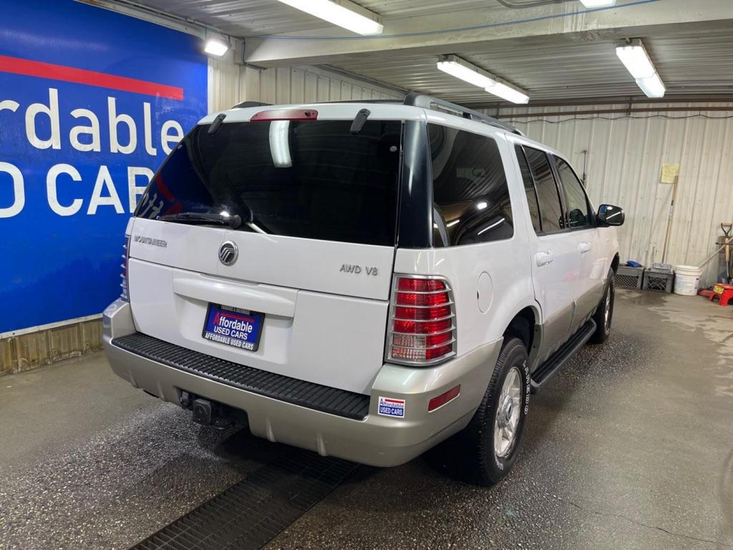 2002 WHITE MERCURY MOUNTAINEER (4M2DU86W62Z) with an 4.6L engine, Automatic transmission, located at 2525 S. Cushman, Fairbanks, AK, 99701, (907) 452-5707, 64.824036, -147.712311 - Photo#2