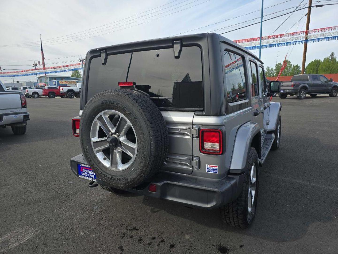 2020 SILVER JEEP WRANGLER UNLIMI SAHARA (1C4HJXEN7LW) with an 2.0L engine, Automatic transmission, located at 2525 S. Cushman, Fairbanks, AK, 99701, (907) 452-5707, 64.824036, -147.712311 - Photo#2