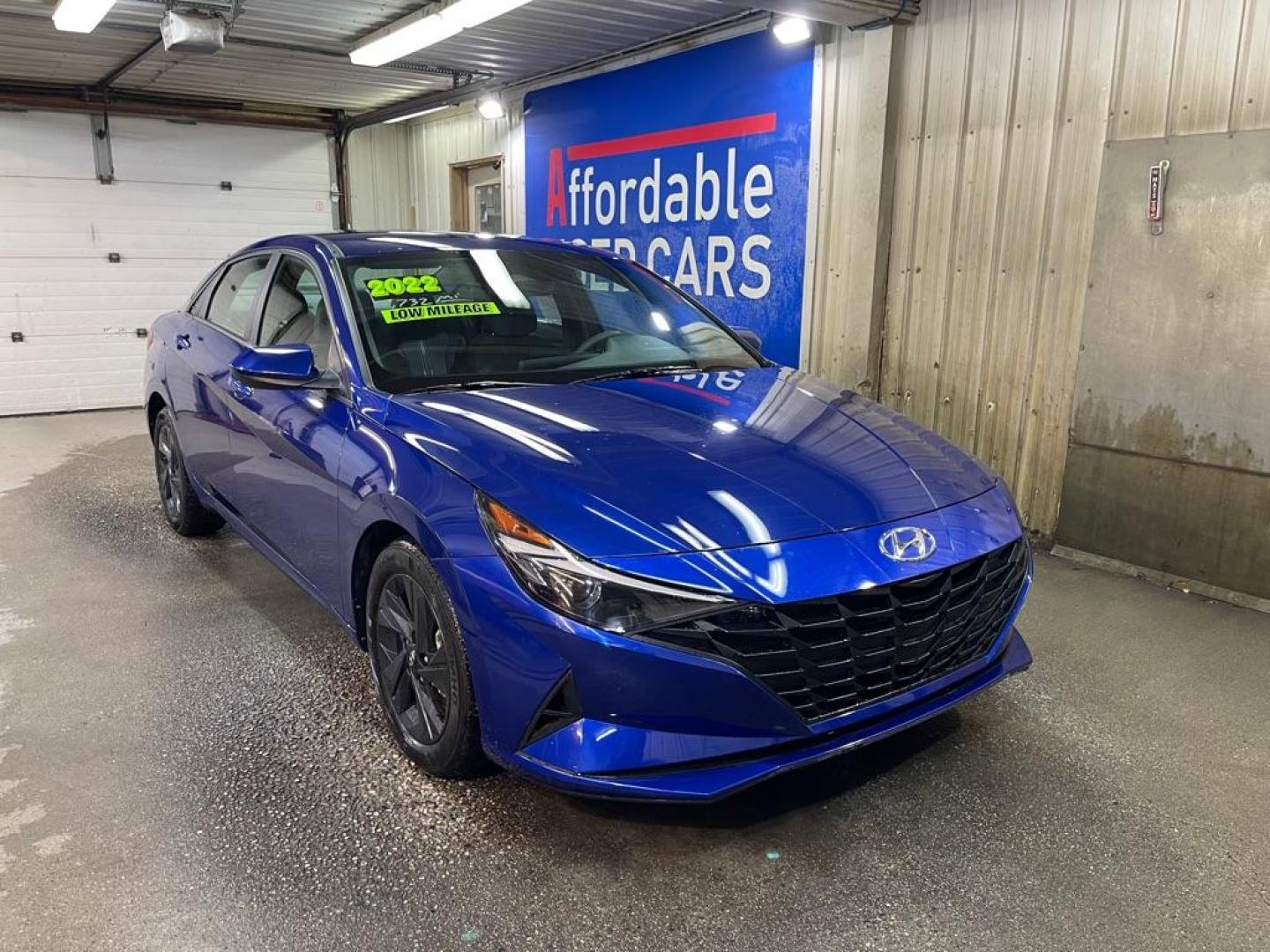 2022 BLUE HYUNDAI ELANTRA SEL (5NPLM4AG5NH) with an 2.0L engine, Continuously Variable transmission, located at 2525 S. Cushman, Fairbanks, AK, 99701, (907) 452-5707, 64.824036, -147.712311 - Photo#0