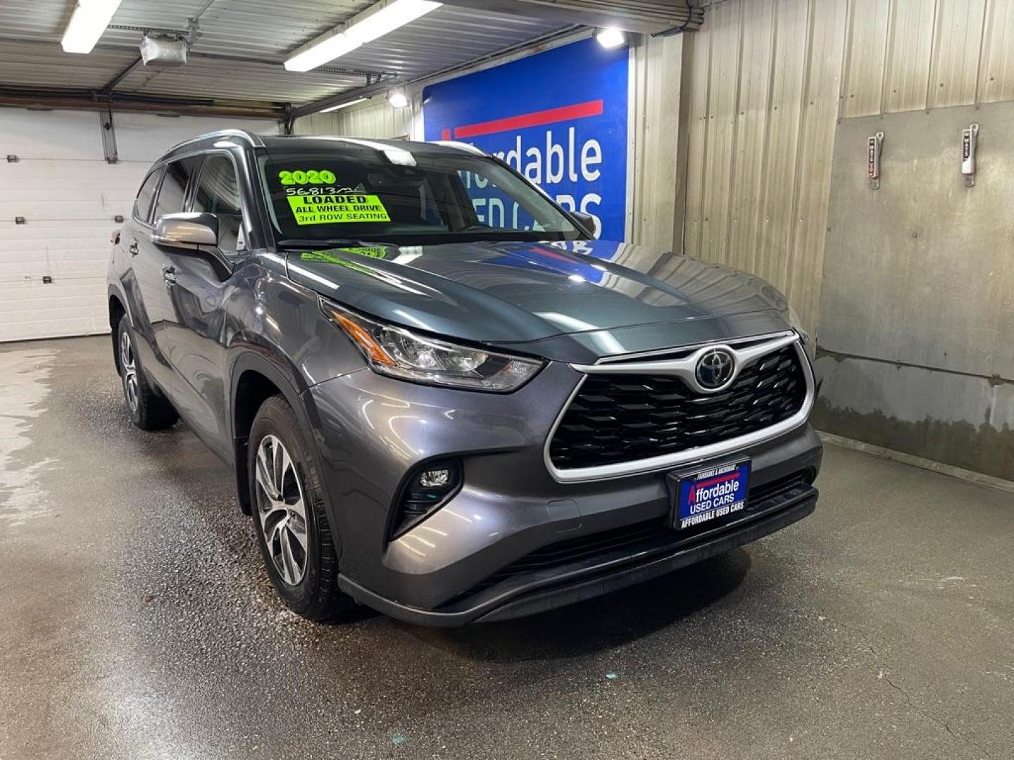 2020 GRAY TOYOTA HIGHLANDER XLE (5TDGZRBH4LS) with an 3.5L engine, Automatic transmission, located at 2525 S. Cushman, Fairbanks, AK, 99701, (907) 452-5707, 64.824036, -147.712311 - Photo#0