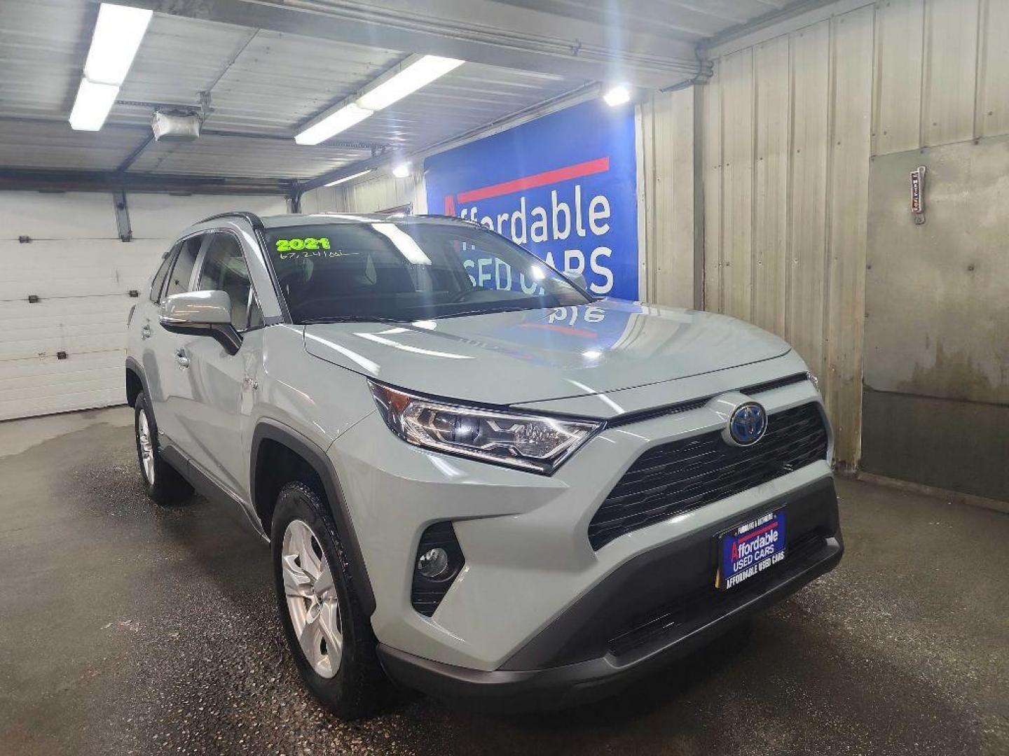 2021 GRAY TOYOTA RAV4 XLE HYBRID (2T3R6RFV9MW) with an 2.5L engine, Continuously Variable transmission, located at 2525 S. Cushman, Fairbanks, AK, 99701, (907) 452-5707, 64.824036, -147.712311 - Photo#0