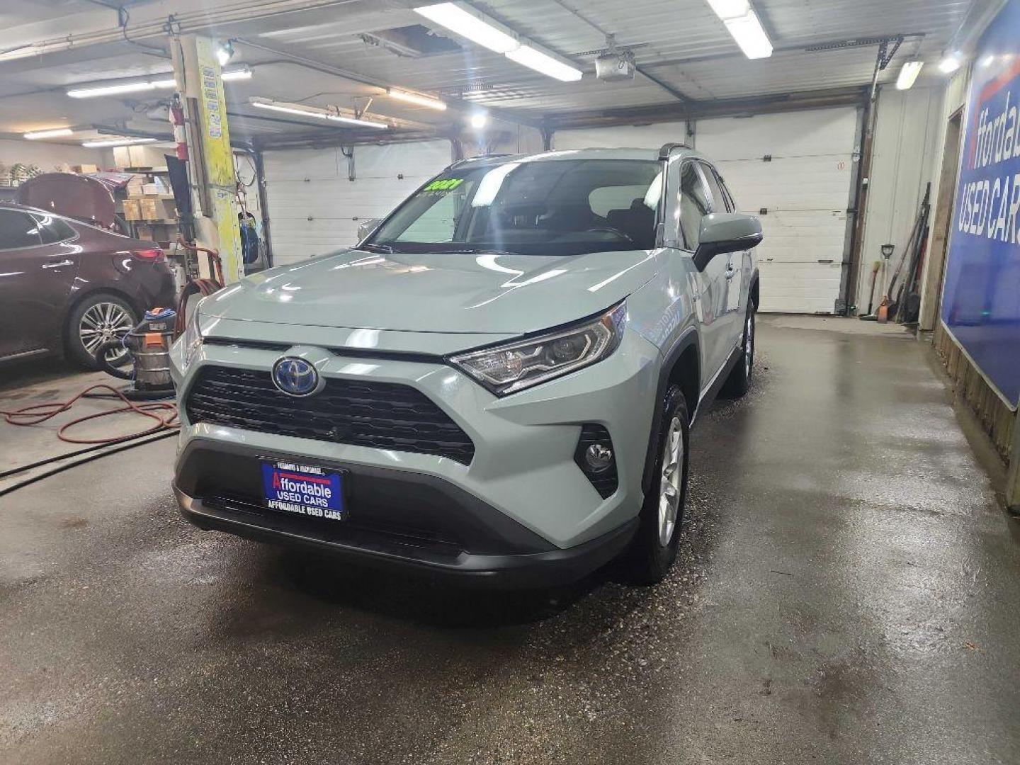 2021 GRAY TOYOTA RAV4 XLE HYBRID (2T3R6RFV9MW) with an 2.5L engine, Continuously Variable transmission, located at 2525 S. Cushman, Fairbanks, AK, 99701, (907) 452-5707, 64.824036, -147.712311 - Photo#1