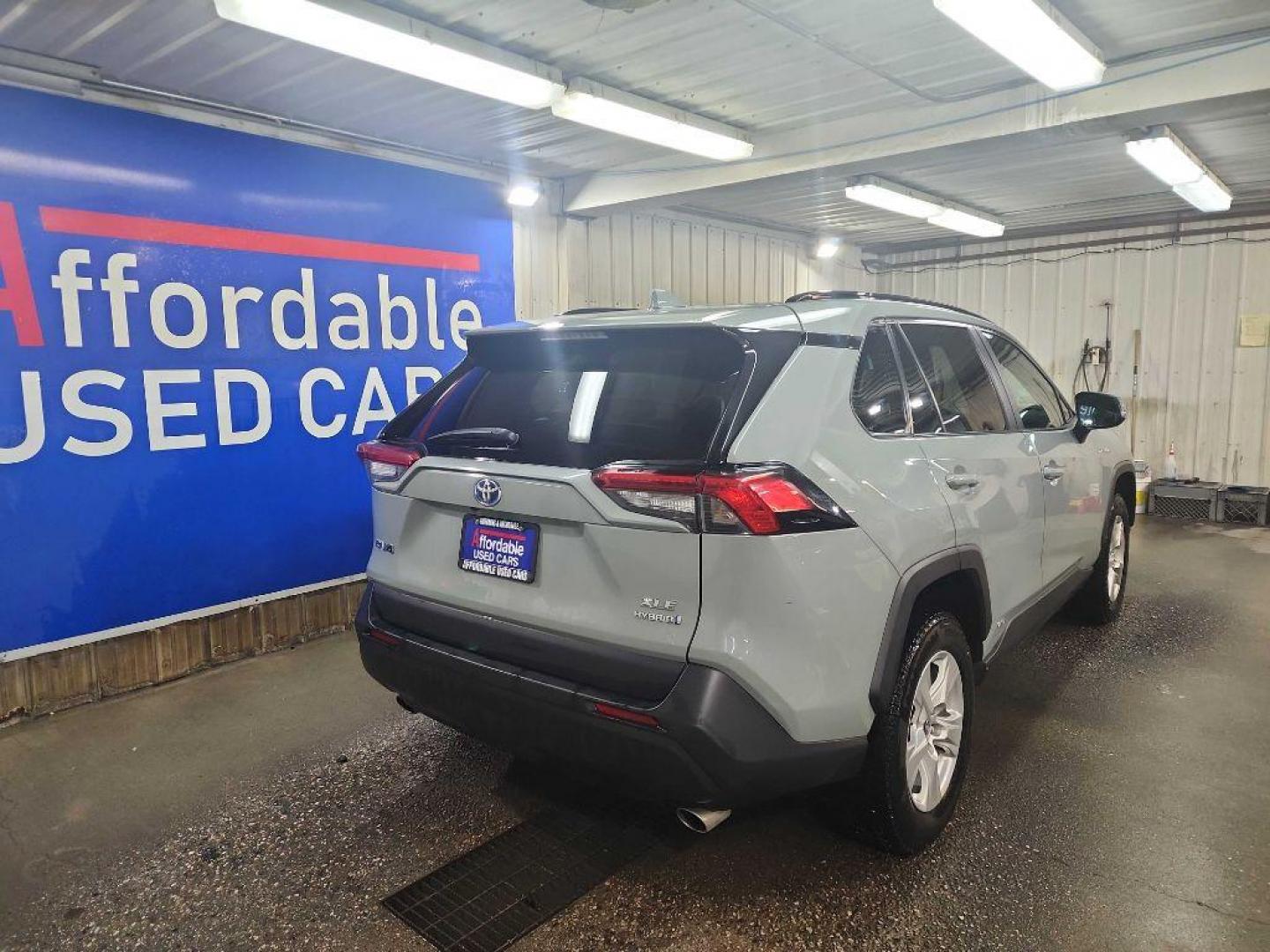 2021 GRAY TOYOTA RAV4 XLE HYBRID (2T3R6RFV9MW) with an 2.5L engine, Continuously Variable transmission, located at 2525 S. Cushman, Fairbanks, AK, 99701, (907) 452-5707, 64.824036, -147.712311 - Photo#2