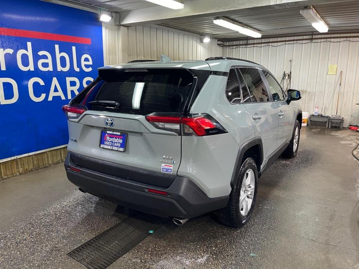 2021 GRAY TOYOTA RAV4 XLE HYBRID XLE (2T3RWRFV1MW) with an 2.5L engine, Automatic transmission, located at 2525 S. Cushman, Fairbanks, AK, 99701, (907) 452-5707, 64.824036, -147.712311 - Photo#3