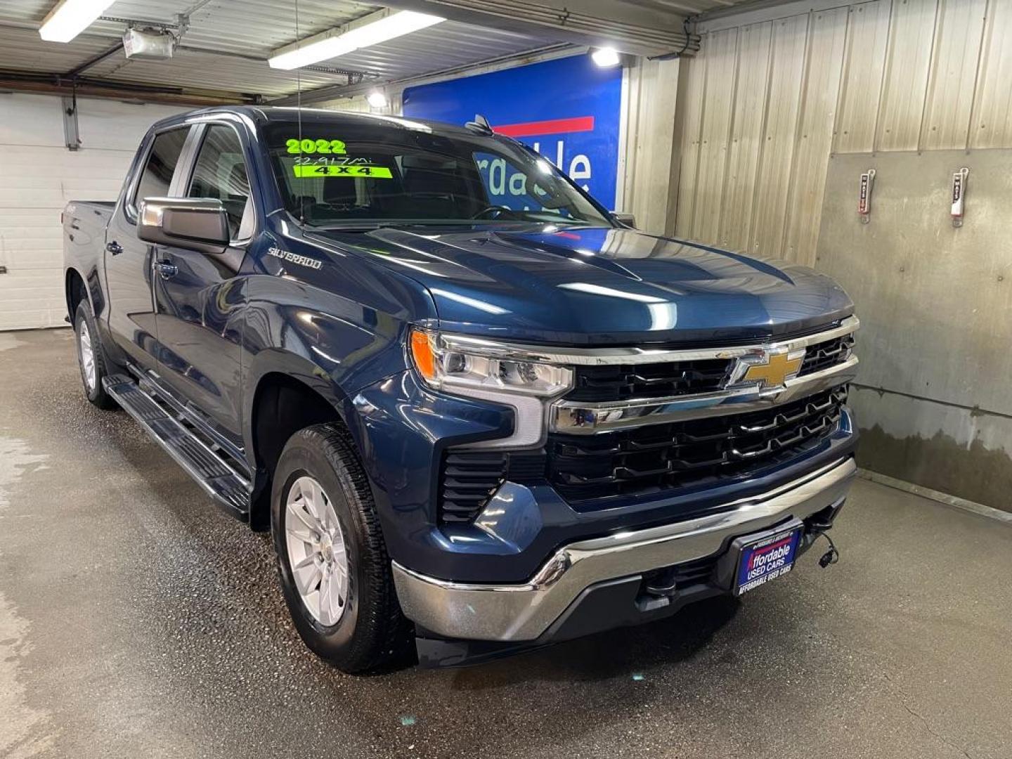 2022 BLUE CHEVROLET SILVERADO 1500 LT (3GCUDDED5NG) with an 5.3L engine, Automatic transmission, located at 2525 S. Cushman, Fairbanks, AK, 99701, (907) 452-5707, 64.824036, -147.712311 - Photo#0