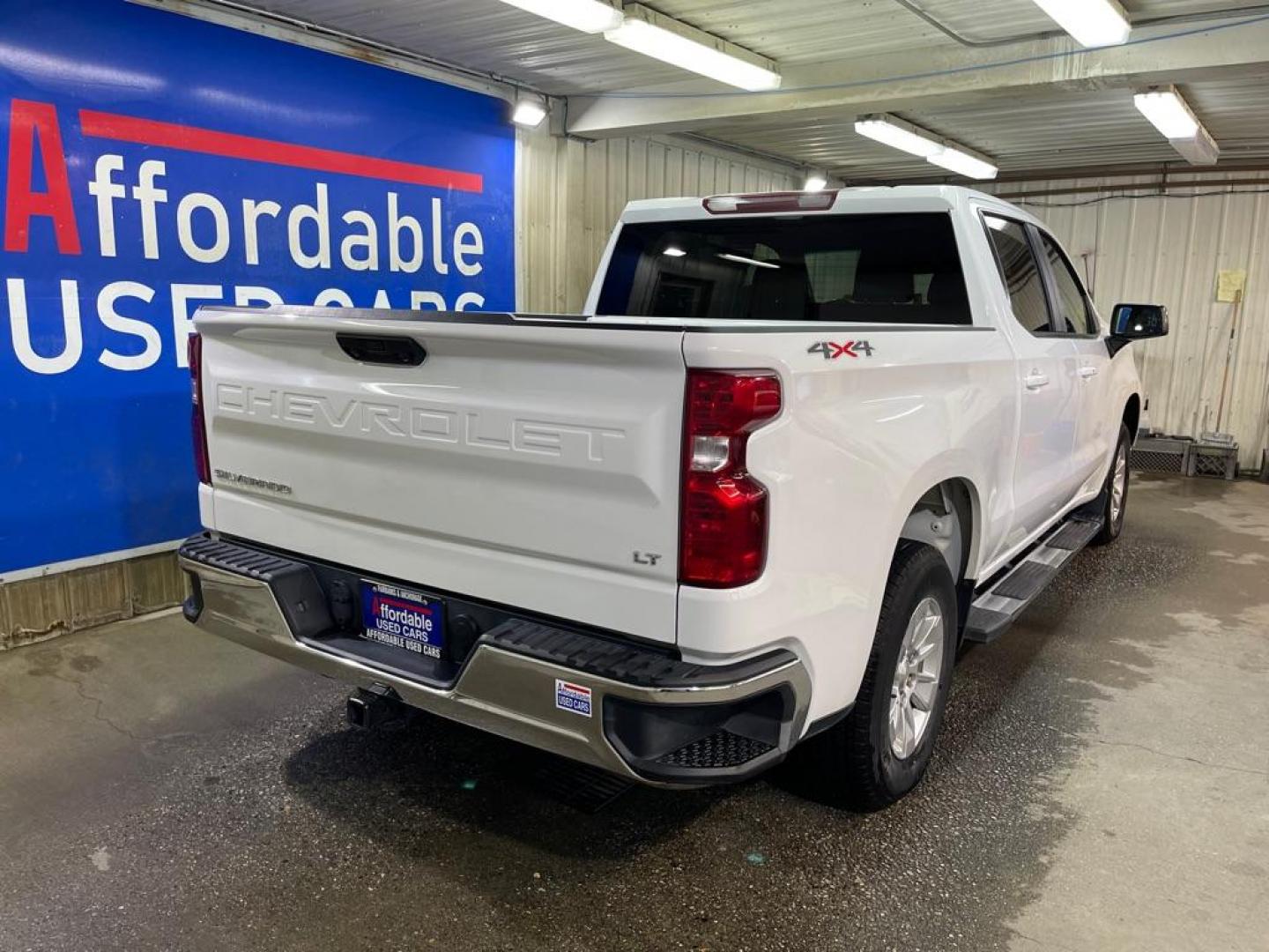 2022 WHITE CHEVROLET SILVERADO 1500 LT (3GCUDDED6NG) with an 5.3L engine, Automatic transmission, located at 2525 S. Cushman, Fairbanks, AK, 99701, (907) 452-5707, 64.824036, -147.712311 - Photo#0