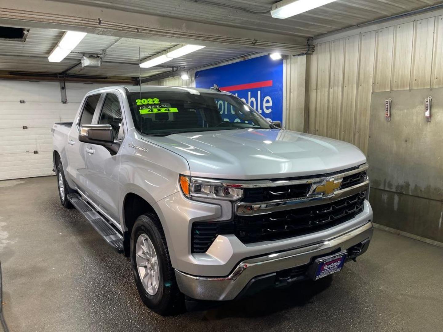 2022 SILVER CHEVROLET SILVERADO 1500 LT (3GCUDDED6NG) with an 5.3L engine, Automatic transmission, located at 2525 S. Cushman, Fairbanks, AK, 99701, (907) 452-5707, 64.824036, -147.712311 - Photo#0