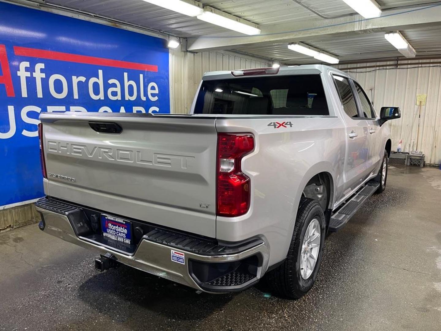 2022 SILVER CHEVROLET SILVERADO 1500 LT (3GCUDDED6NG) with an 5.3L engine, Automatic transmission, located at 2525 S. Cushman, Fairbanks, AK, 99701, (907) 452-5707, 64.824036, -147.712311 - Photo#2