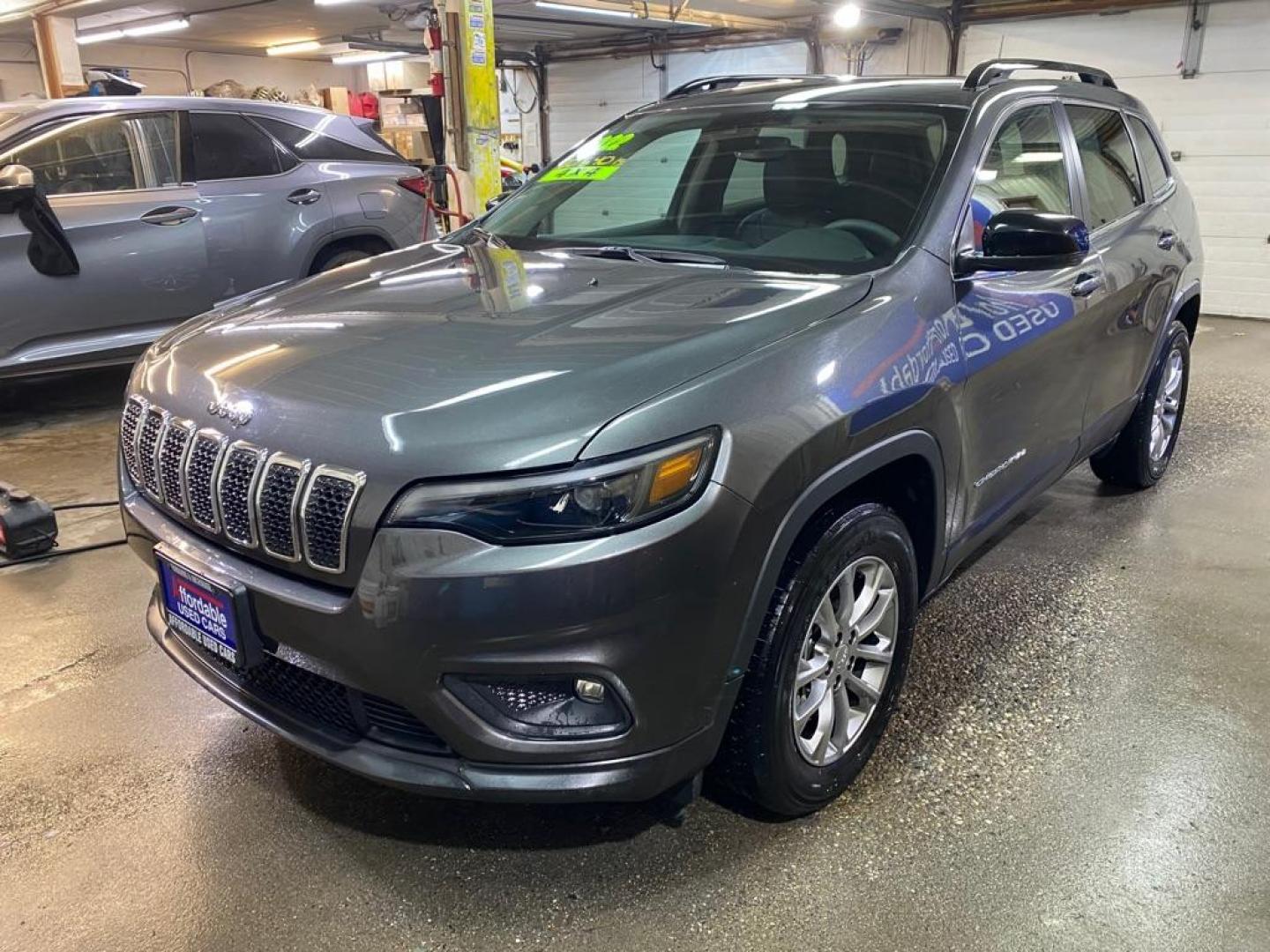 2022 GRAY JEEP CHEROKEE LATITUDE LUX (1C4PJMMX6ND) with an 3.2L engine, Automatic transmission, located at 2525 S. Cushman, Fairbanks, AK, 99701, (907) 452-5707, 64.824036, -147.712311 - Photo#1