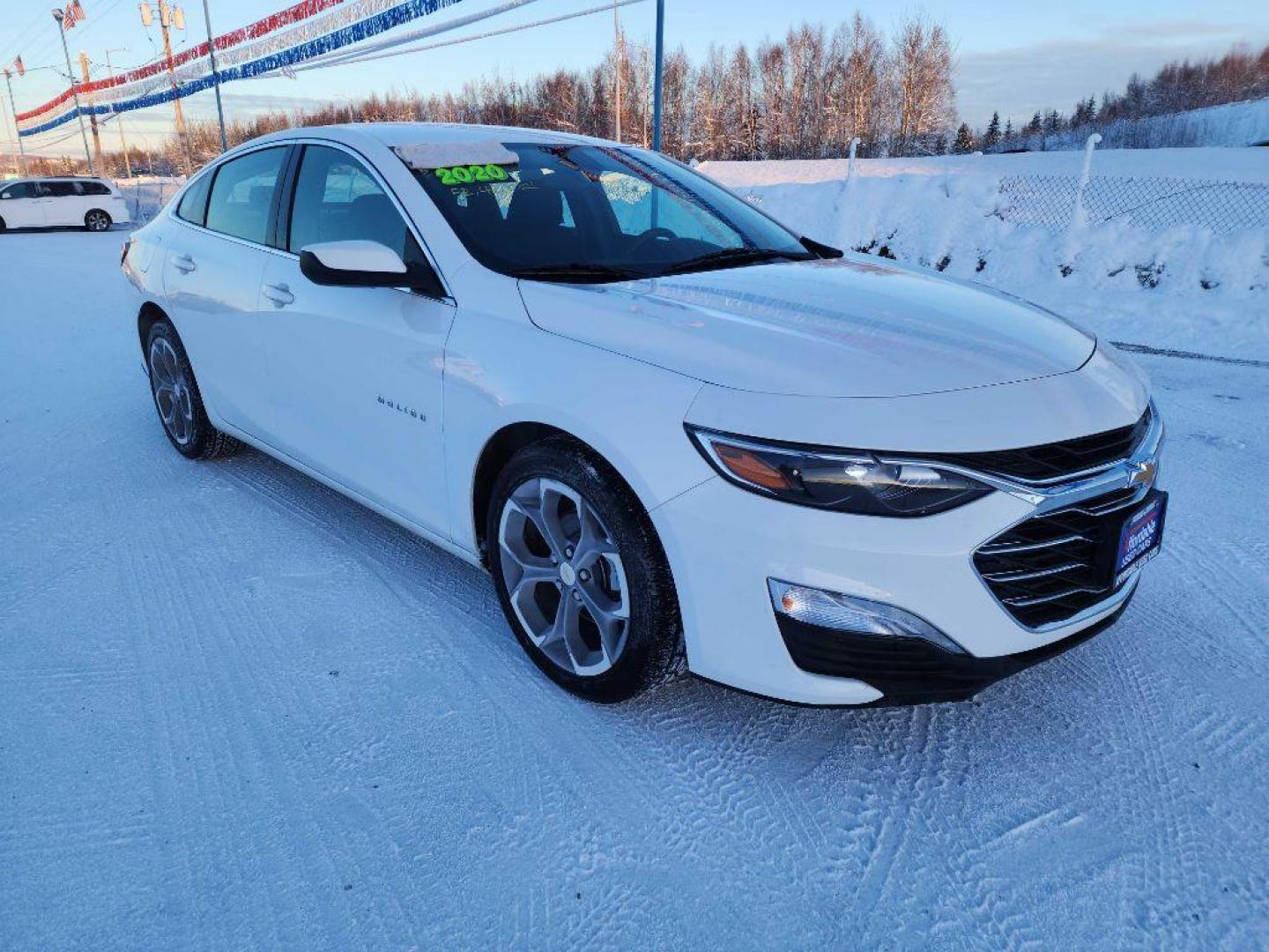 2020 WHITE CHEVROLET MALIBU LT (1G1ZD5ST6LF) with an 1.5L engine, Continuously Variable transmission, located at 2525 S. Cushman, Fairbanks, AK, 99701, (907) 452-5707, 64.824036, -147.712311 - Photo#0