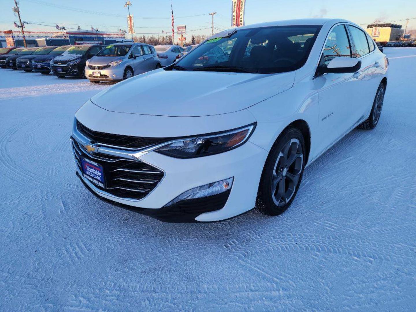 2020 WHITE CHEVROLET MALIBU LT (1G1ZD5ST6LF) with an 1.5L engine, Continuously Variable transmission, located at 2525 S. Cushman, Fairbanks, AK, 99701, (907) 452-5707, 64.824036, -147.712311 - Photo#1