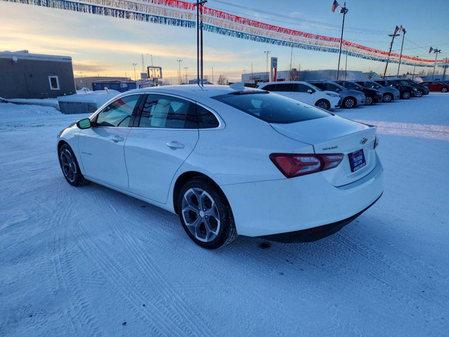 2020 WHITE CHEVROLET MALIBU LT (1G1ZD5ST6LF) with an 1.5L engine, Continuously Variable transmission, located at 2525 S. Cushman, Fairbanks, AK, 99701, (907) 452-5707, 64.824036, -147.712311 - Photo#2