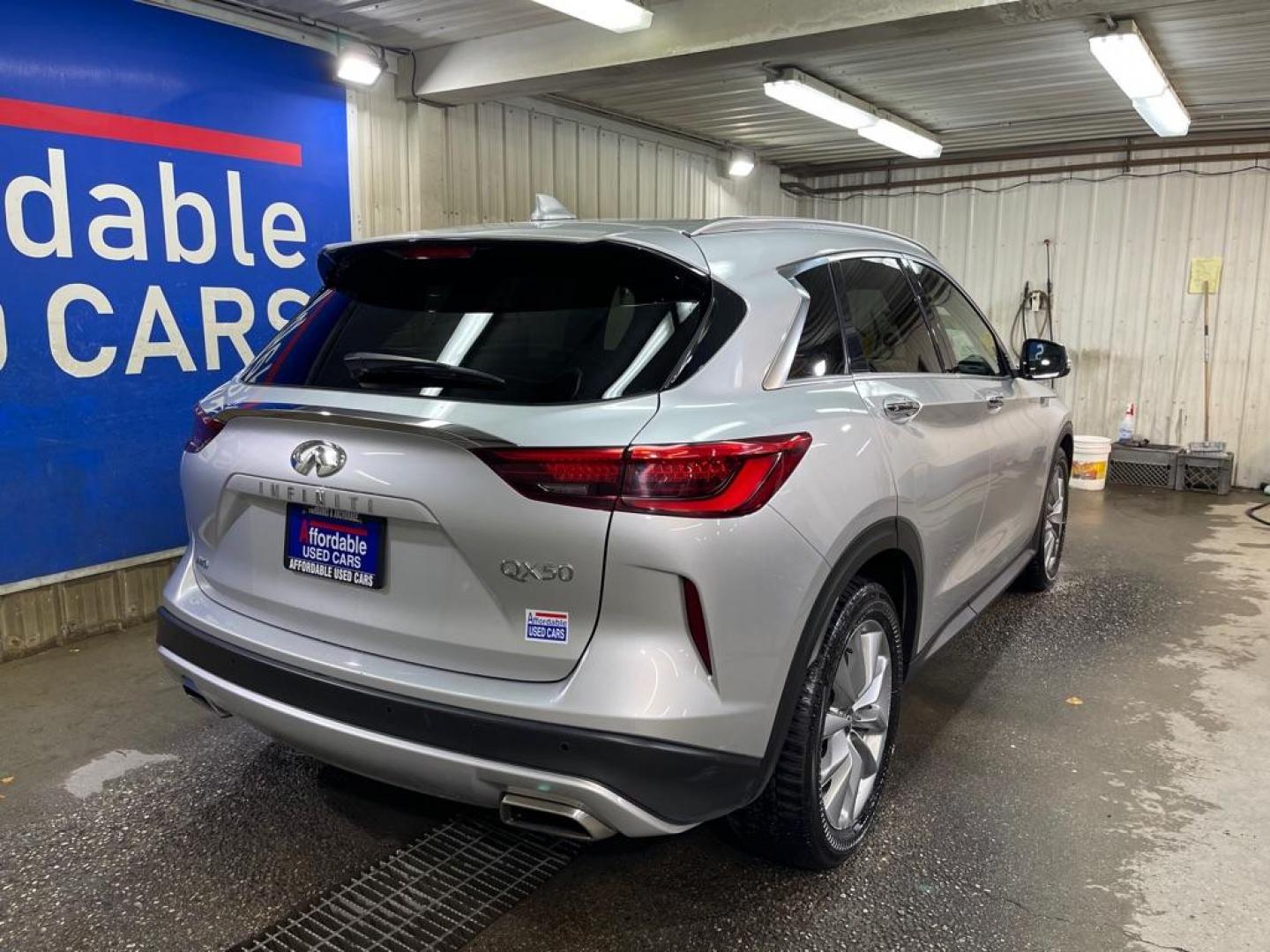 2021 SILVER INFINITI QX50 LUXE (3PCAJ5BB4MF) with an 2.0L engine, Continuously Variable transmission, located at 2525 S. Cushman, Fairbanks, AK, 99701, (907) 452-5707, 64.824036, -147.712311 - Photo#2