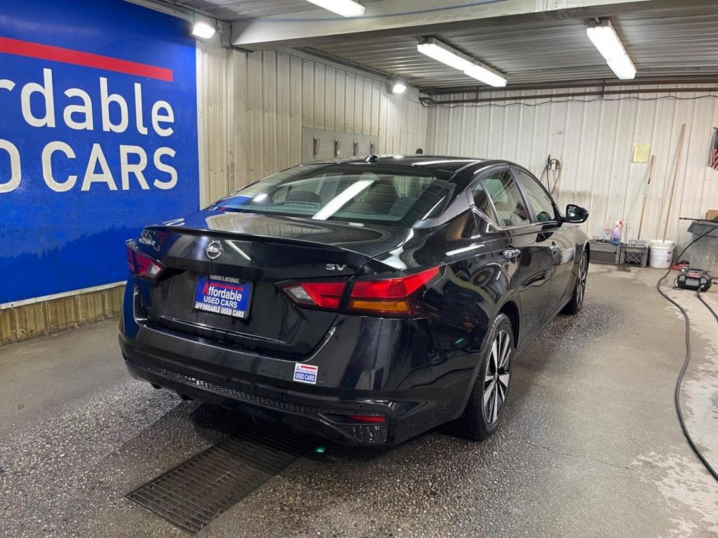 2021 BLACK NISSAN ALTIMA SV (1N4BL4DV0MN) with an 2.5L engine, Continuously Variable transmission, located at 2525 S. Cushman, Fairbanks, AK, 99701, (907) 452-5707, 64.824036, -147.712311 - Photo#2