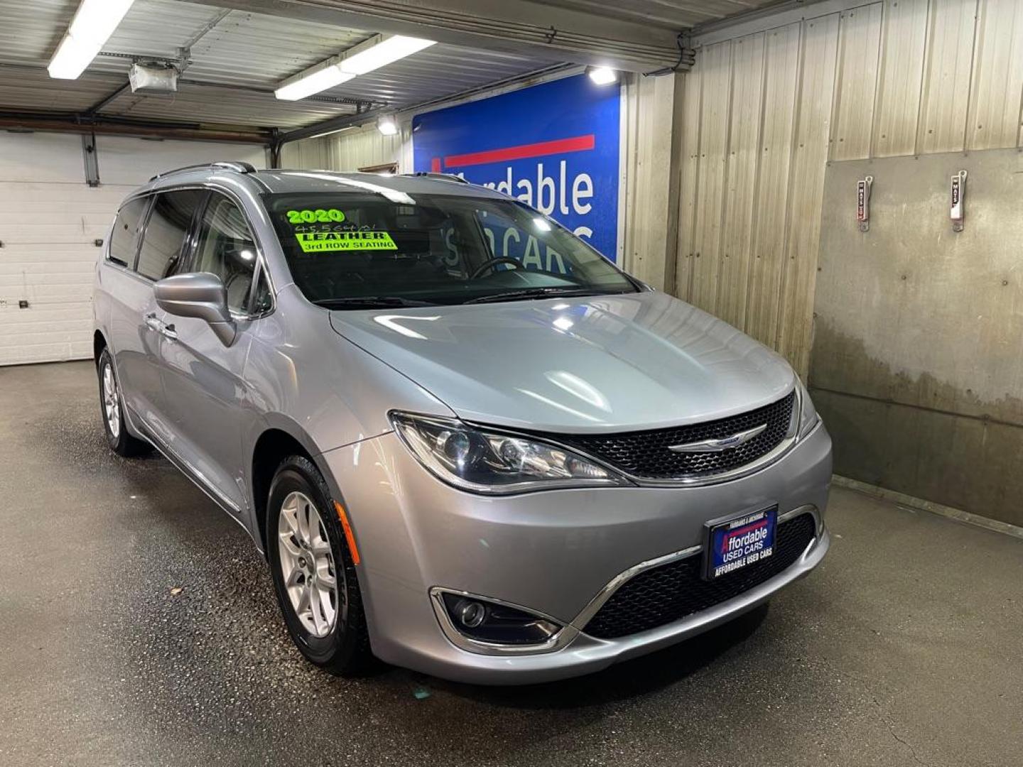 2020 SILVER CHRYSLER PACIFICA TOURING L (2C4RC1BG1LR) with an 3.6L engine, Automatic transmission, located at 2525 S. Cushman, Fairbanks, AK, 99701, (907) 452-5707, 64.824036, -147.712311 - Photo#0