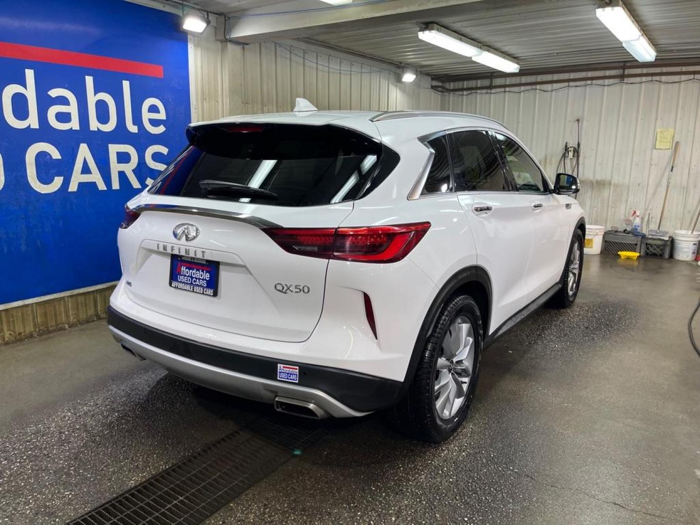 2021 WHITE INFINITI QX50 LUXE (3PCAJ5BB0MF) with an 2.0L engine, Continuously Variable transmission, located at 2525 S. Cushman, Fairbanks, AK, 99701, (907) 452-5707, 64.824036, -147.712311 - Photo#2