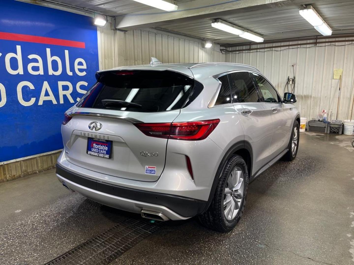 2021 SILVER INFINITI QX50 LUXE (3PCAJ5BB3MF) with an 2.0L engine, Continuously Variable transmission, located at 2525 S. Cushman, Fairbanks, AK, 99701, (907) 452-5707, 64.824036, -147.712311 - Photo#2