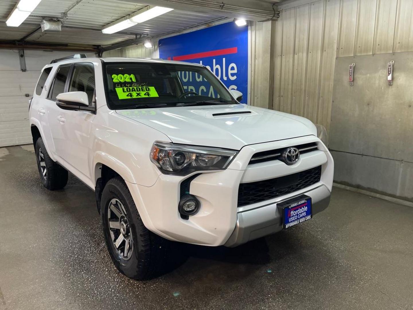 2021 WHITE TOYOTA 4RUNNER TRD SR5 PREMIUM (JTERU5JR2M5) with an 4.0L engine, Automatic transmission, located at 2525 S. Cushman, Fairbanks, AK, 99701, (907) 452-5707, 64.824036, -147.712311 - Photo#0