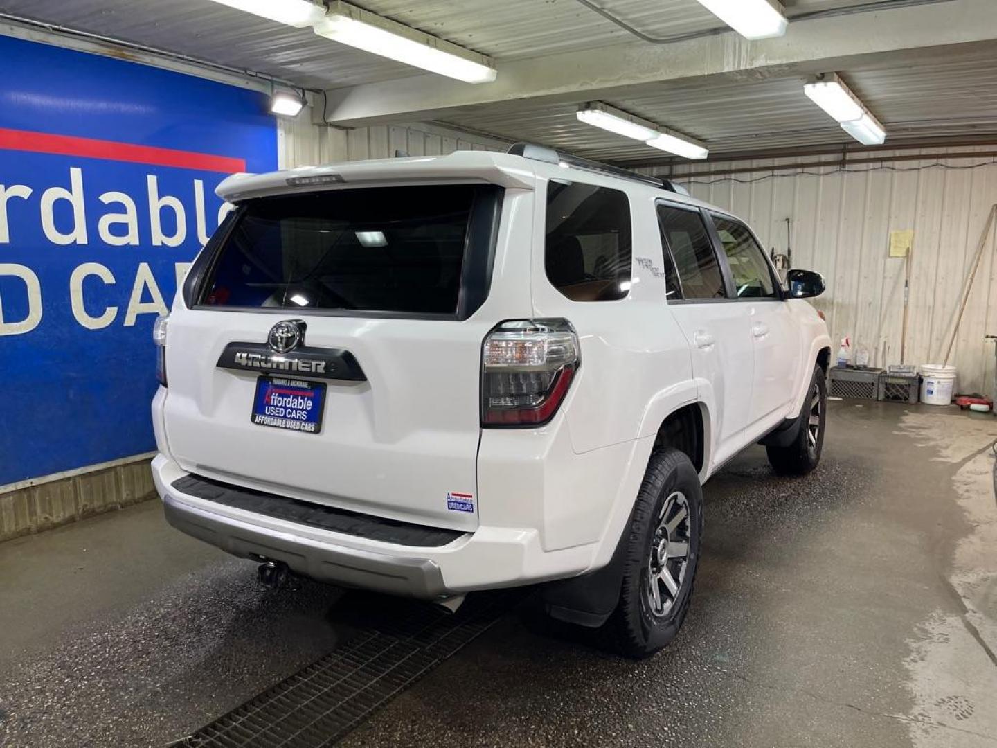 2021 WHITE TOYOTA 4RUNNER TRD SR5 PREMIUM (JTERU5JR2M5) with an 4.0L engine, Automatic transmission, located at 2525 S. Cushman, Fairbanks, AK, 99701, (907) 452-5707, 64.824036, -147.712311 - Photo#2