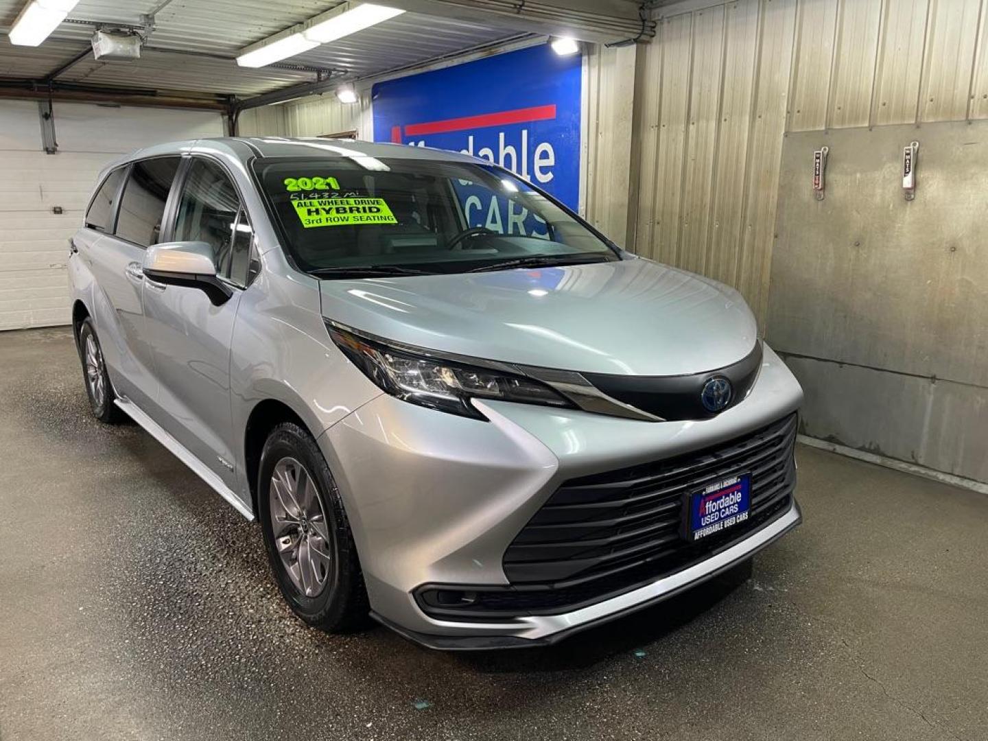 2021 SILVER TOYOTA SIENNA LE (5TDKSKFC0MS) with an 2.5L engine, Continuously Variable transmission, located at 2525 S. Cushman, Fairbanks, AK, 99701, (907) 452-5707, 64.824036, -147.712311 - Photo#0