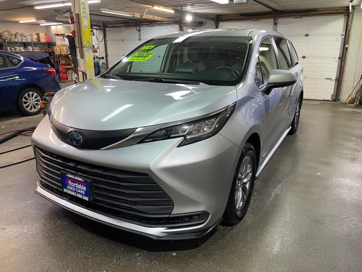 2021 SILVER TOYOTA SIENNA LE (5TDKSKFC0MS) with an 2.5L engine, Continuously Variable transmission, located at 2525 S. Cushman, Fairbanks, AK, 99701, (907) 452-5707, 64.824036, -147.712311 - Photo#1