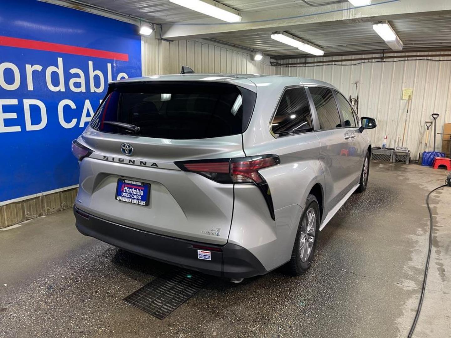 2021 SILVER TOYOTA SIENNA LE (5TDKSKFC0MS) with an 2.5L engine, Continuously Variable transmission, located at 2525 S. Cushman, Fairbanks, AK, 99701, (907) 452-5707, 64.824036, -147.712311 - Photo#2