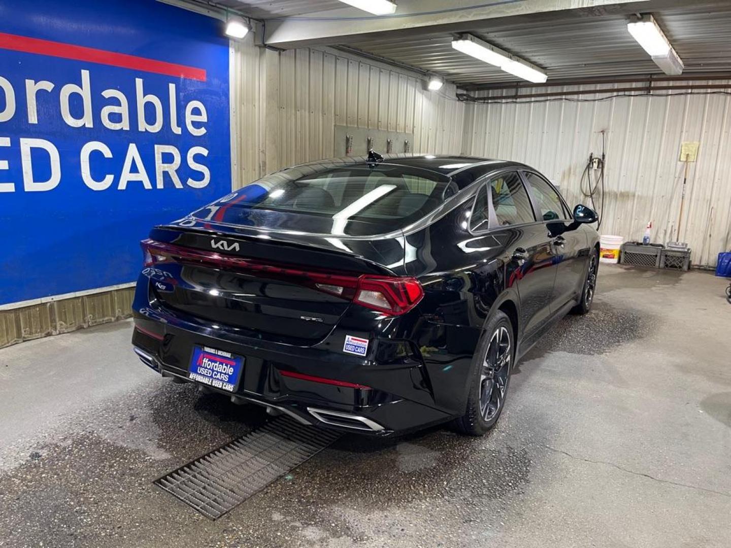 2022 BLACK KIA K5 GT LINE (5XXG64J23NG) with an 1.6L engine, Automatic transmission, located at 2525 S. Cushman, Fairbanks, AK, 99701, (907) 452-5707, 64.824036, -147.712311 - Photo#2