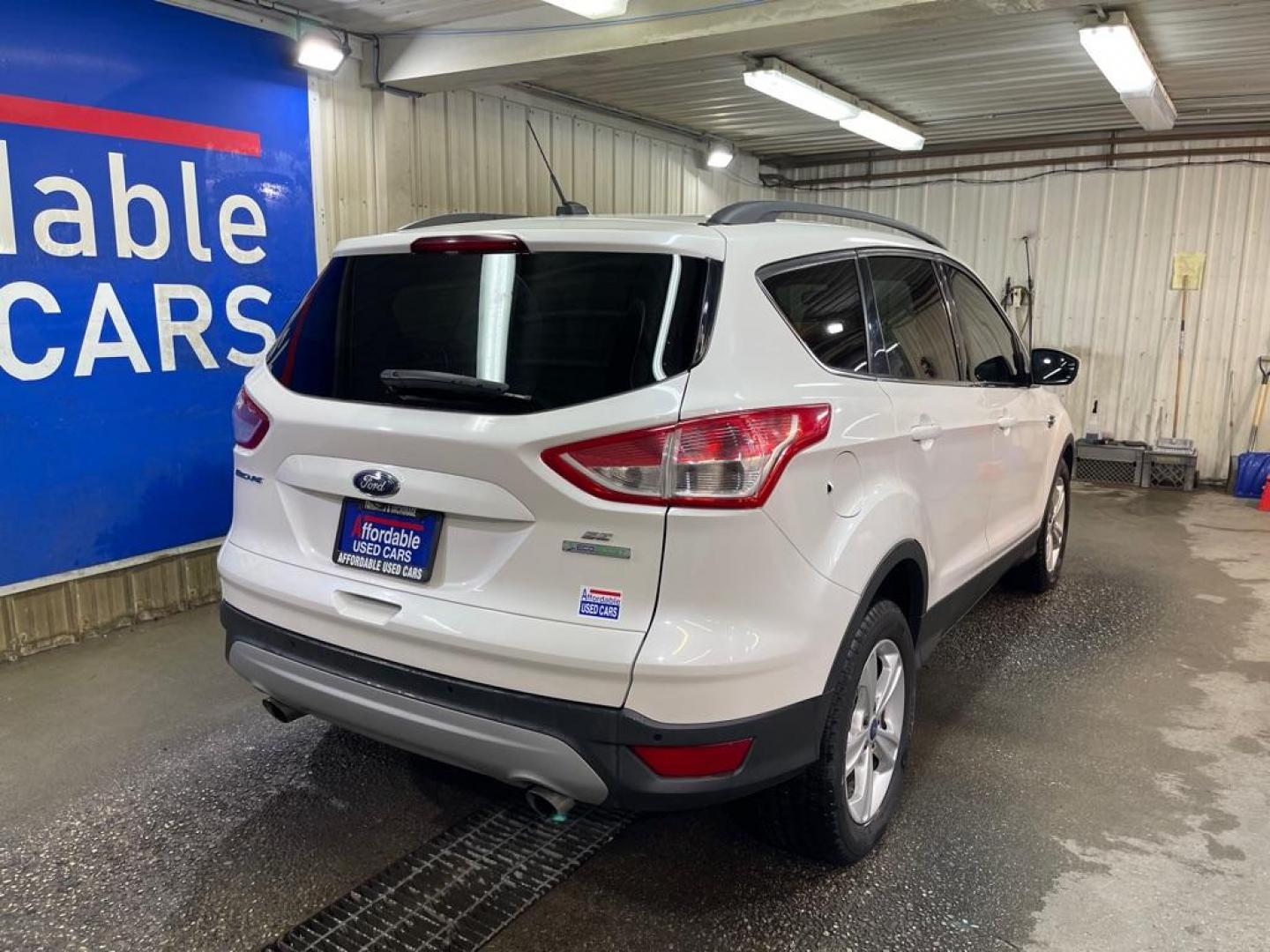 2014 WHITE FORD ESCAPE SE (1FMCU0GX1EU) with an 1.6L engine, Automatic transmission, located at 2525 S. Cushman, Fairbanks, AK, 99701, (907) 452-5707, 64.824036, -147.712311 - Photo#2