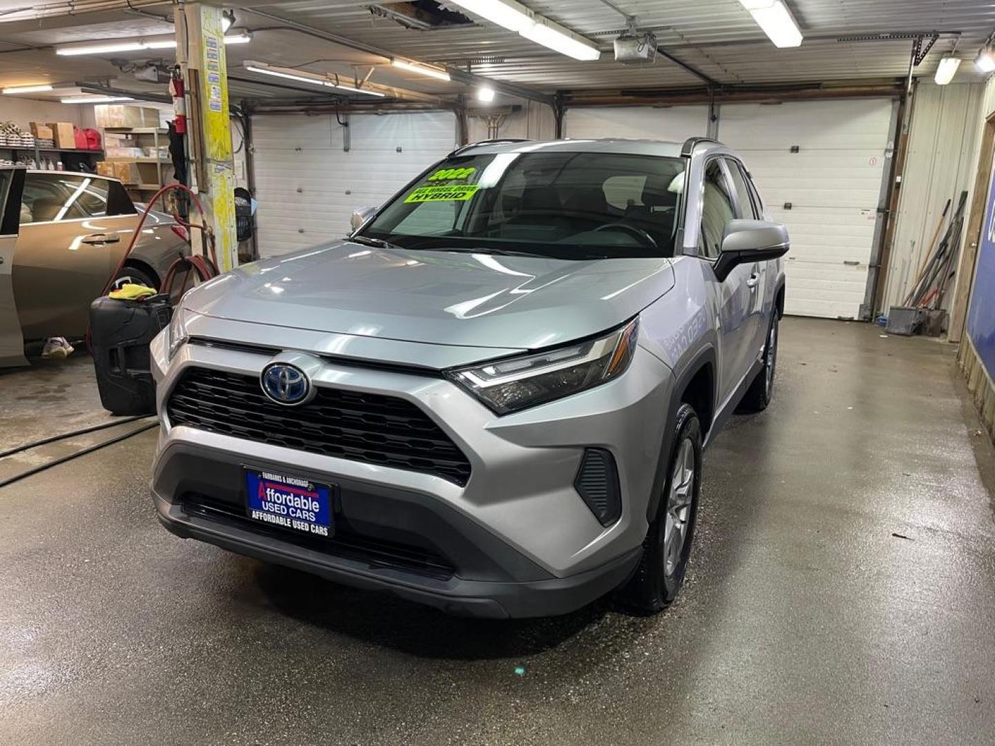 2022 SILVER TOYOTA RAV4 XLE HYBRID XLE (4T3RWRFV4NU) with an 2.5L engine, Continuously Variable transmission, located at 2525 S. Cushman, Fairbanks, AK, 99701, (907) 452-5707, 64.824036, -147.712311 - Photo#1