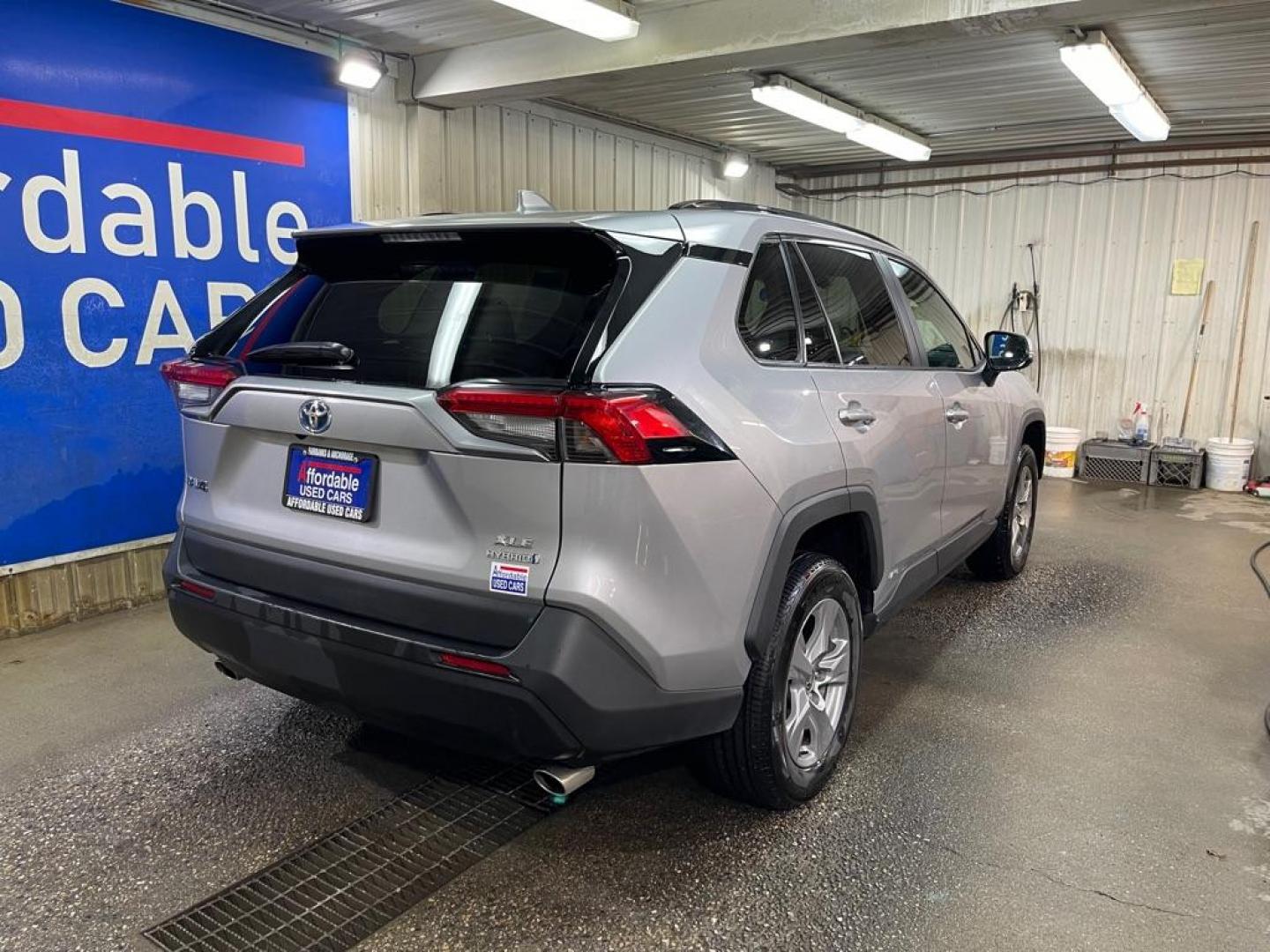 2022 SILVER TOYOTA RAV4 XLE HYBRID XLE (4T3RWRFV4NU) with an 2.5L engine, Continuously Variable transmission, located at 2525 S. Cushman, Fairbanks, AK, 99701, (907) 452-5707, 64.824036, -147.712311 - Photo#2