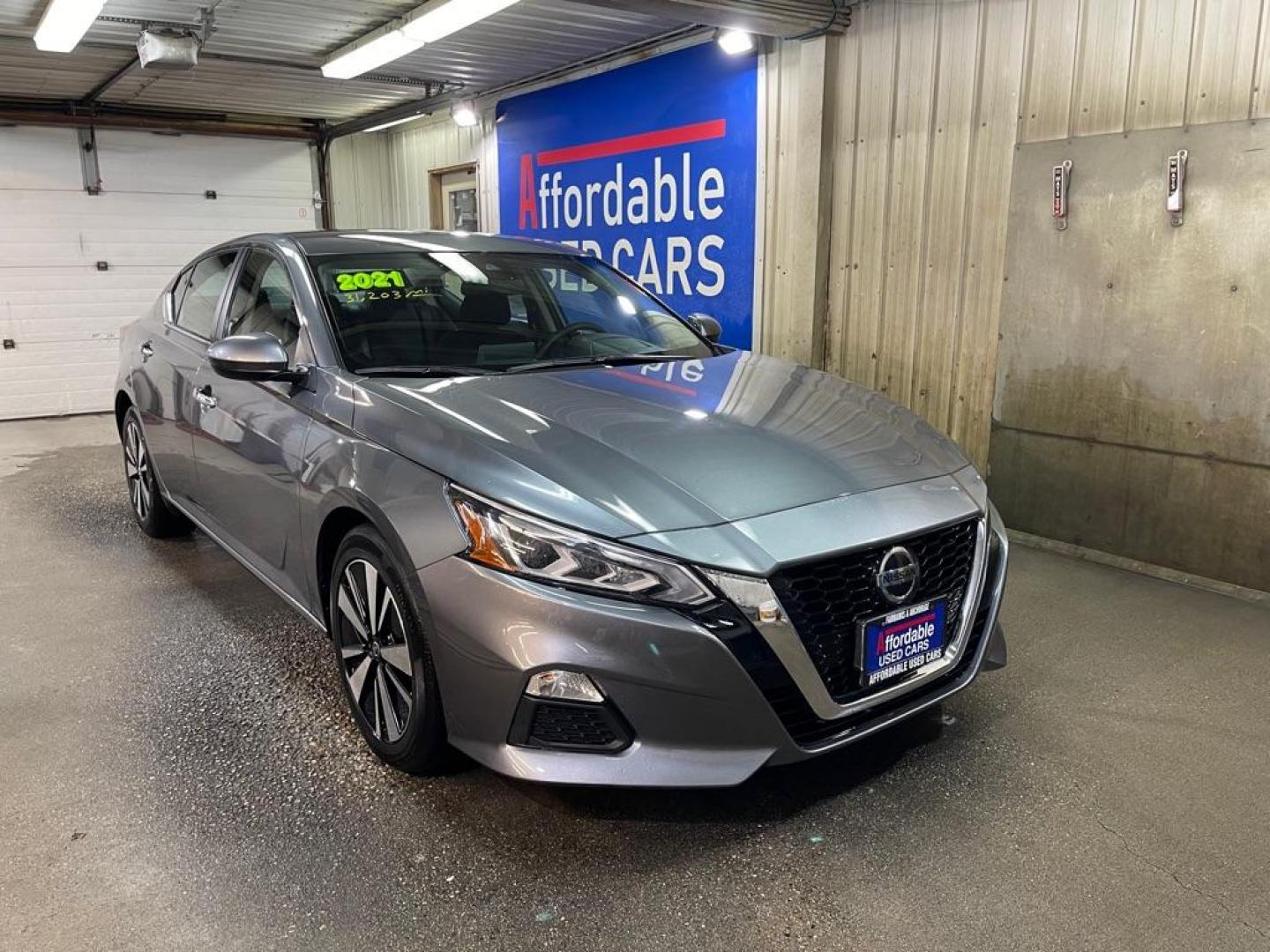 2021 GRAY NISSAN ALTIMA SV (1N4BL4DV0MN) with an 2.5L engine, Continuously Variable transmission, located at 2525 S. Cushman, Fairbanks, AK, 99701, (907) 452-5707, 64.824036, -147.712311 - Photo#0