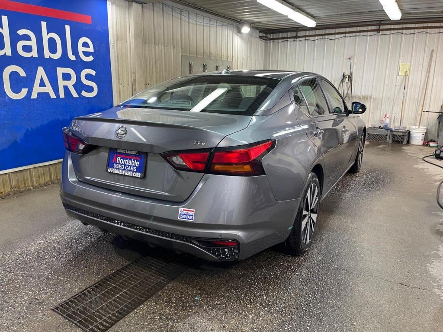 2021 GRAY NISSAN ALTIMA SV (1N4BL4DV0MN) with an 2.5L engine, Continuously Variable transmission, located at 2525 S. Cushman, Fairbanks, AK, 99701, (907) 452-5707, 64.824036, -147.712311 - Photo#2