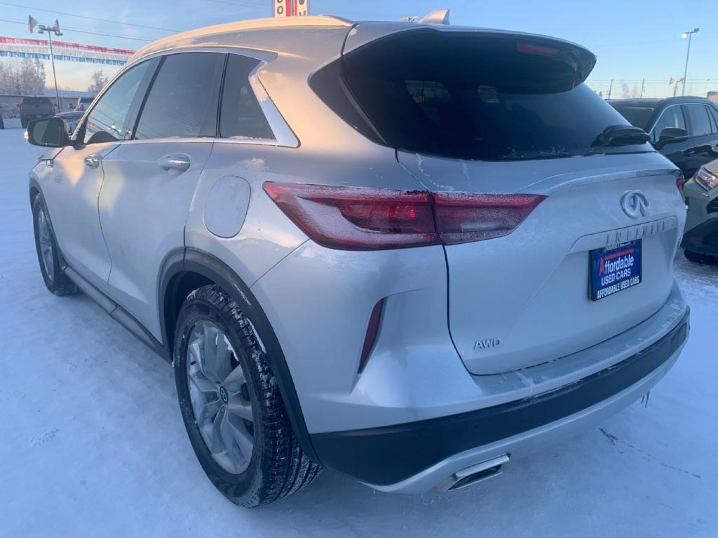 2021 SILVER INFINITI QX50 LUXE (3PCAJ5BB9MF) with an 2.0L engine, Continuously Variable transmission, located at 2525 S. Cushman, Fairbanks, AK, 99701, (907) 452-5707, 64.824036, -147.712311 - Photo#2