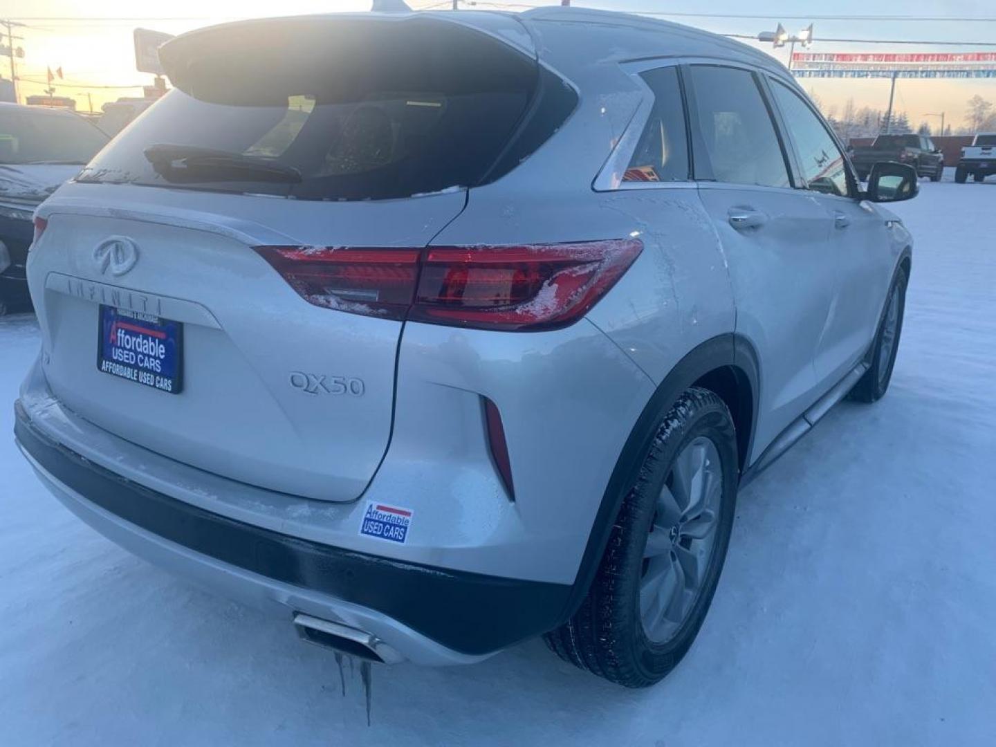 2021 SILVER INFINITI QX50 LUXE (3PCAJ5BB9MF) with an 2.0L engine, Continuously Variable transmission, located at 2525 S. Cushman, Fairbanks, AK, 99701, (907) 452-5707, 64.824036, -147.712311 - Photo#3