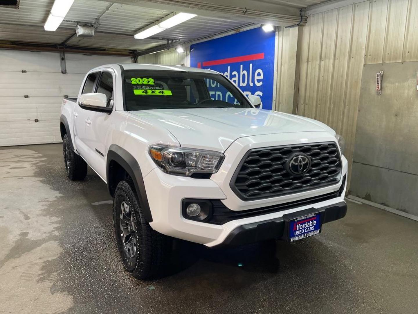 2022 WHITE TOYOTA TACOMA DOUBLE CAB (3TMCZ5AN9NM) with an 3.5L engine, Automatic transmission, located at 2525 S. Cushman, Fairbanks, AK, 99701, (907) 452-5707, 64.824036, -147.712311 - Photo#0