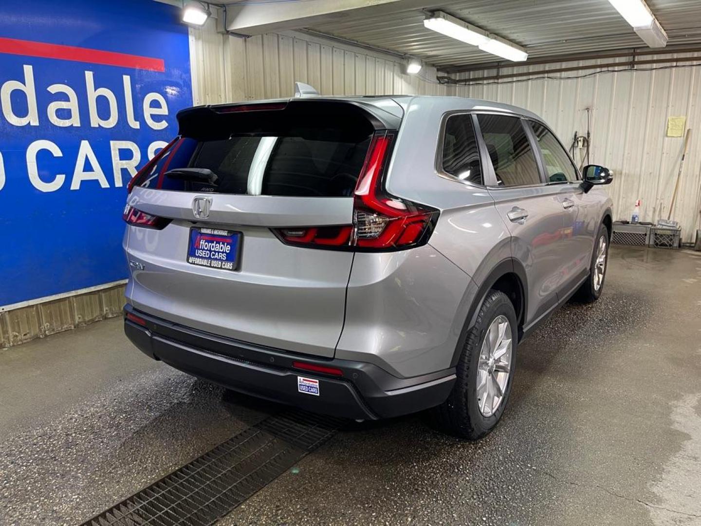 2023 SILVER HONDA CR-V EXL (2HKRS4H78PH) with an 1.5L engine, Continuously Variable transmission, located at 2525 S. Cushman, Fairbanks, AK, 99701, (907) 452-5707, 64.824036, -147.712311 - Photo#2